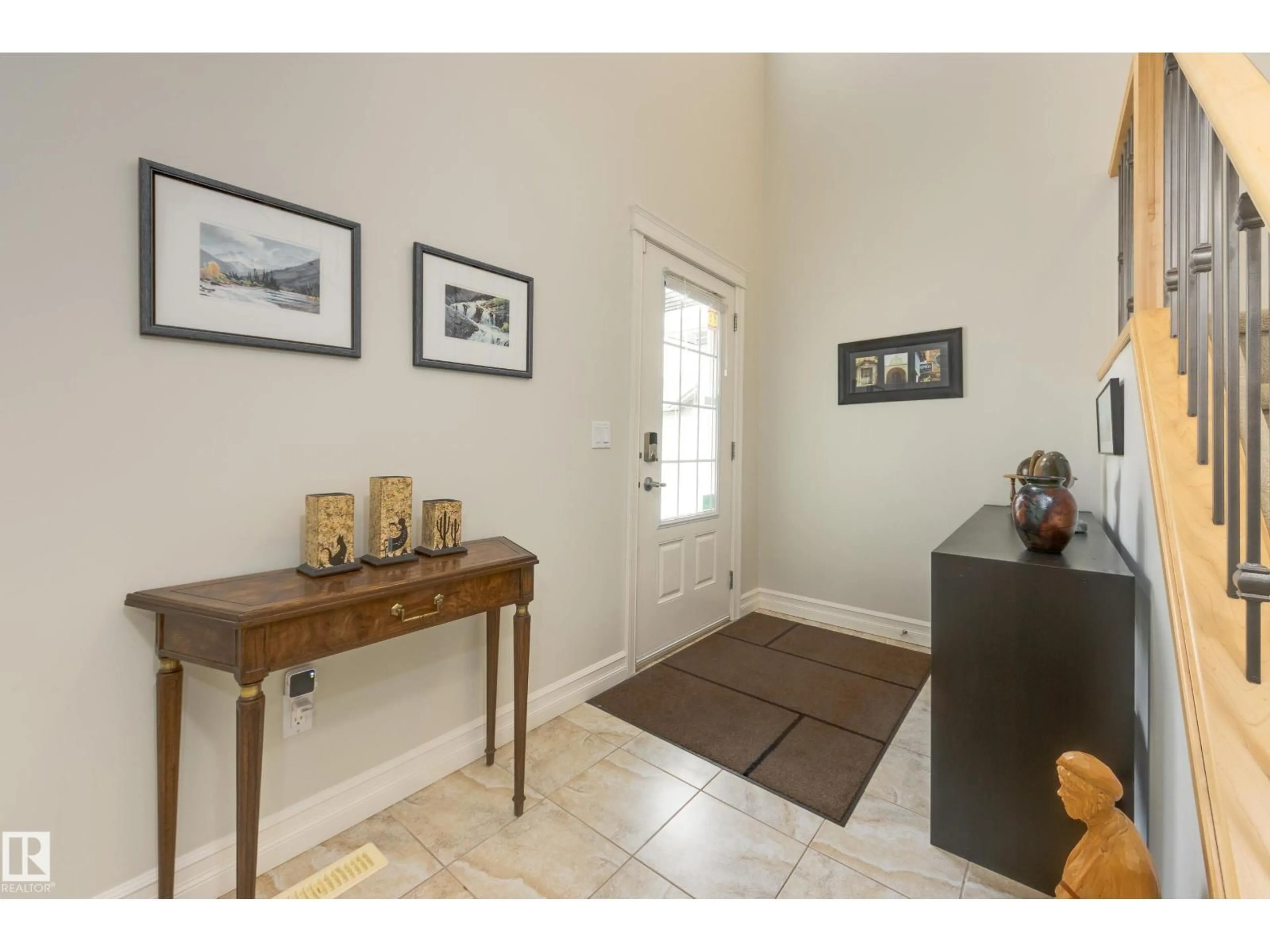 Indoor entryway for 6303 18 AV, Edmonton Alberta T6X0S1