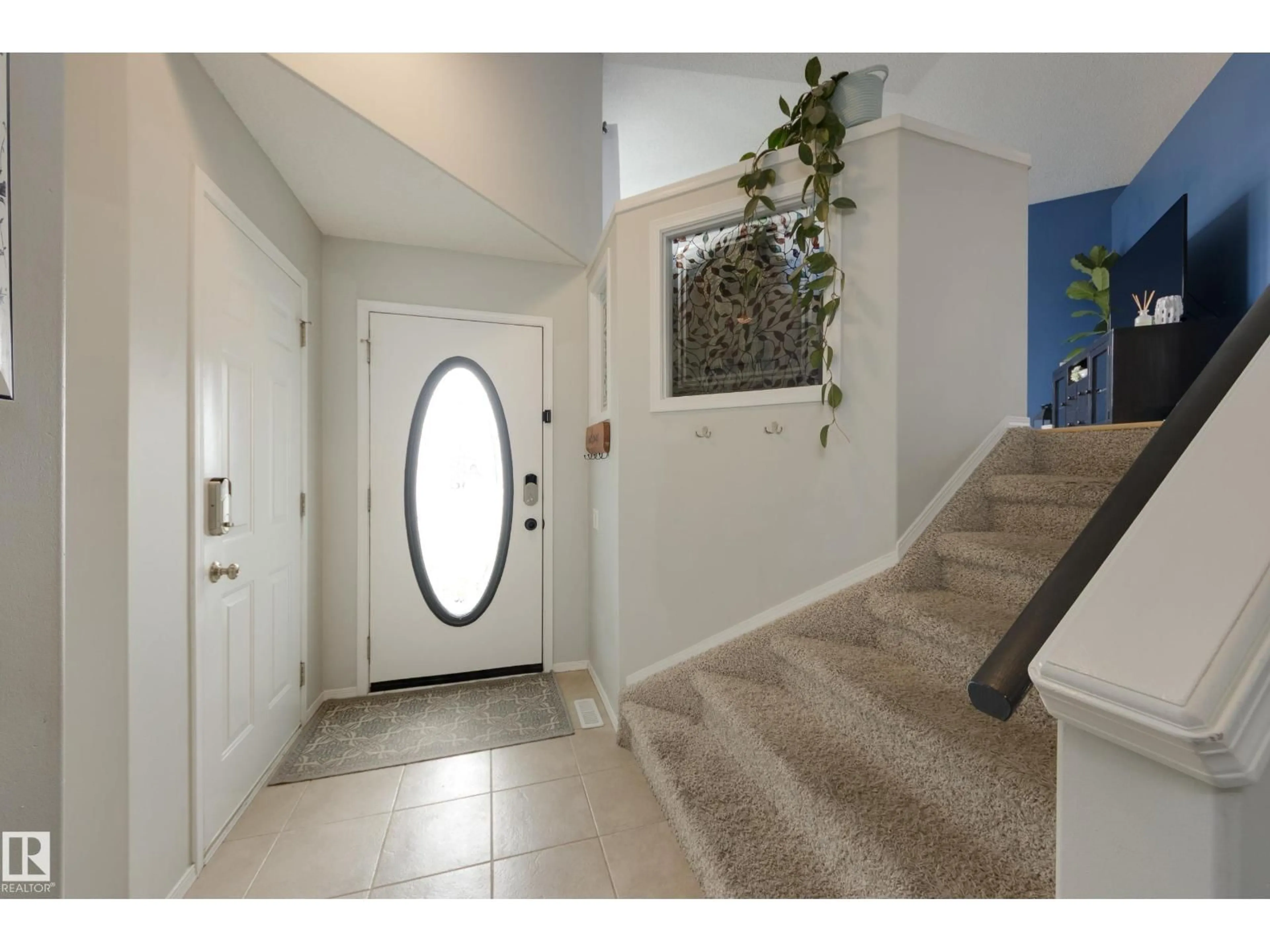 Indoor entryway for 72 FOXBORO TC, Sherwood Park Alberta T8A6C8