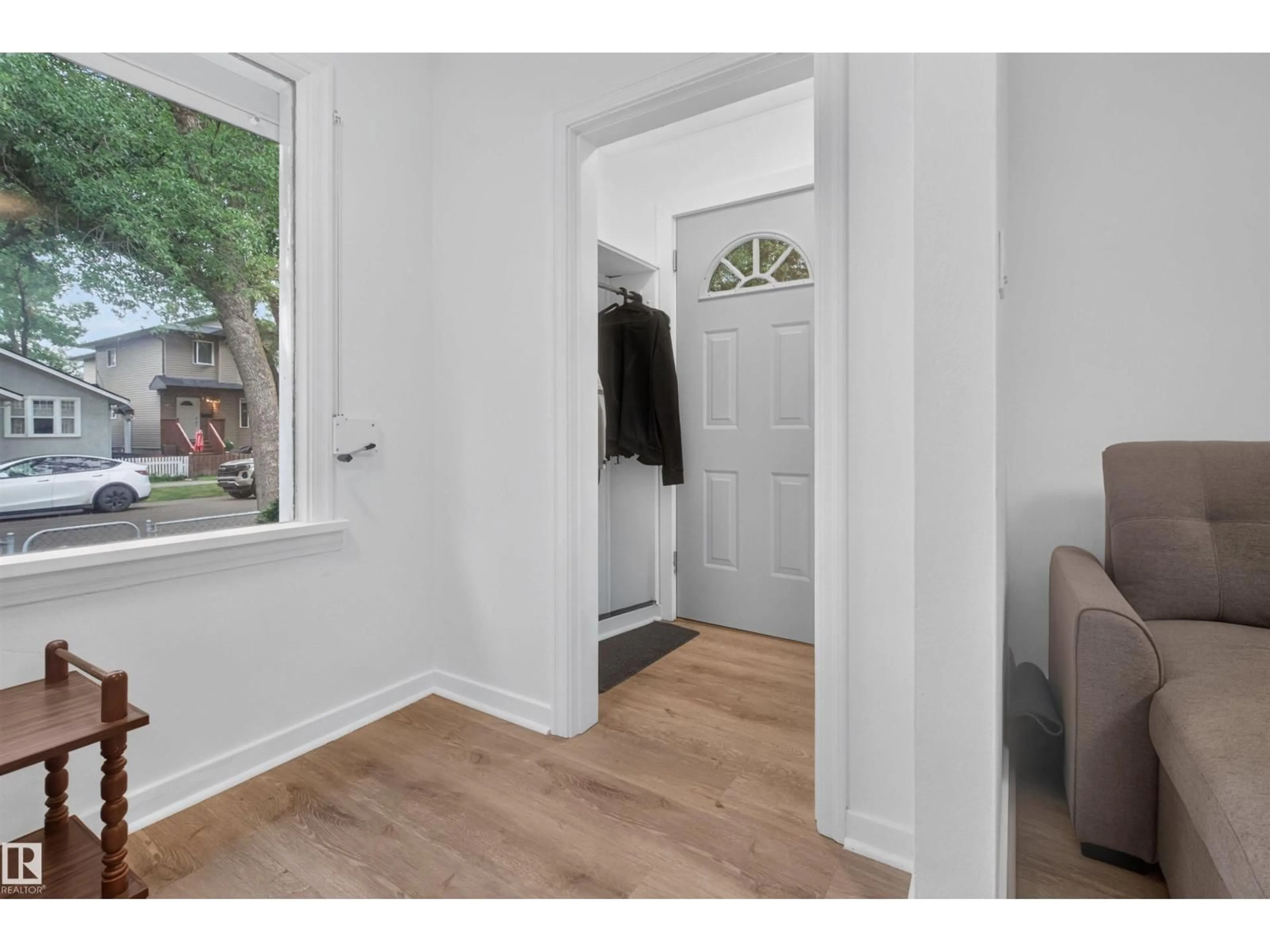 Indoor entryway for NW - 11431 88 ST, Edmonton Alberta T5B3P9