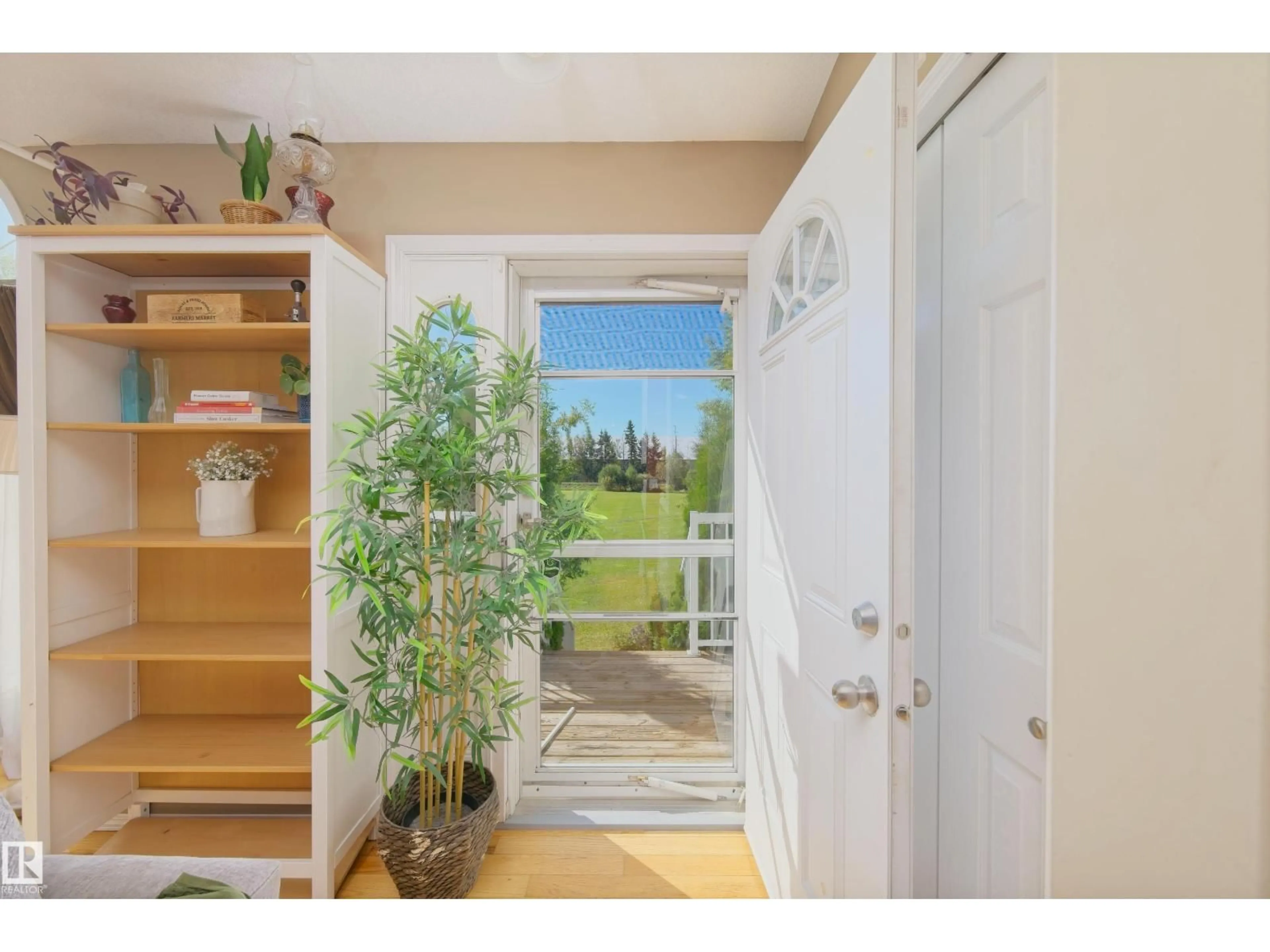 Indoor entryway for 6006 TWP RD 602, Rural Barrhead County Alberta T7N1N3