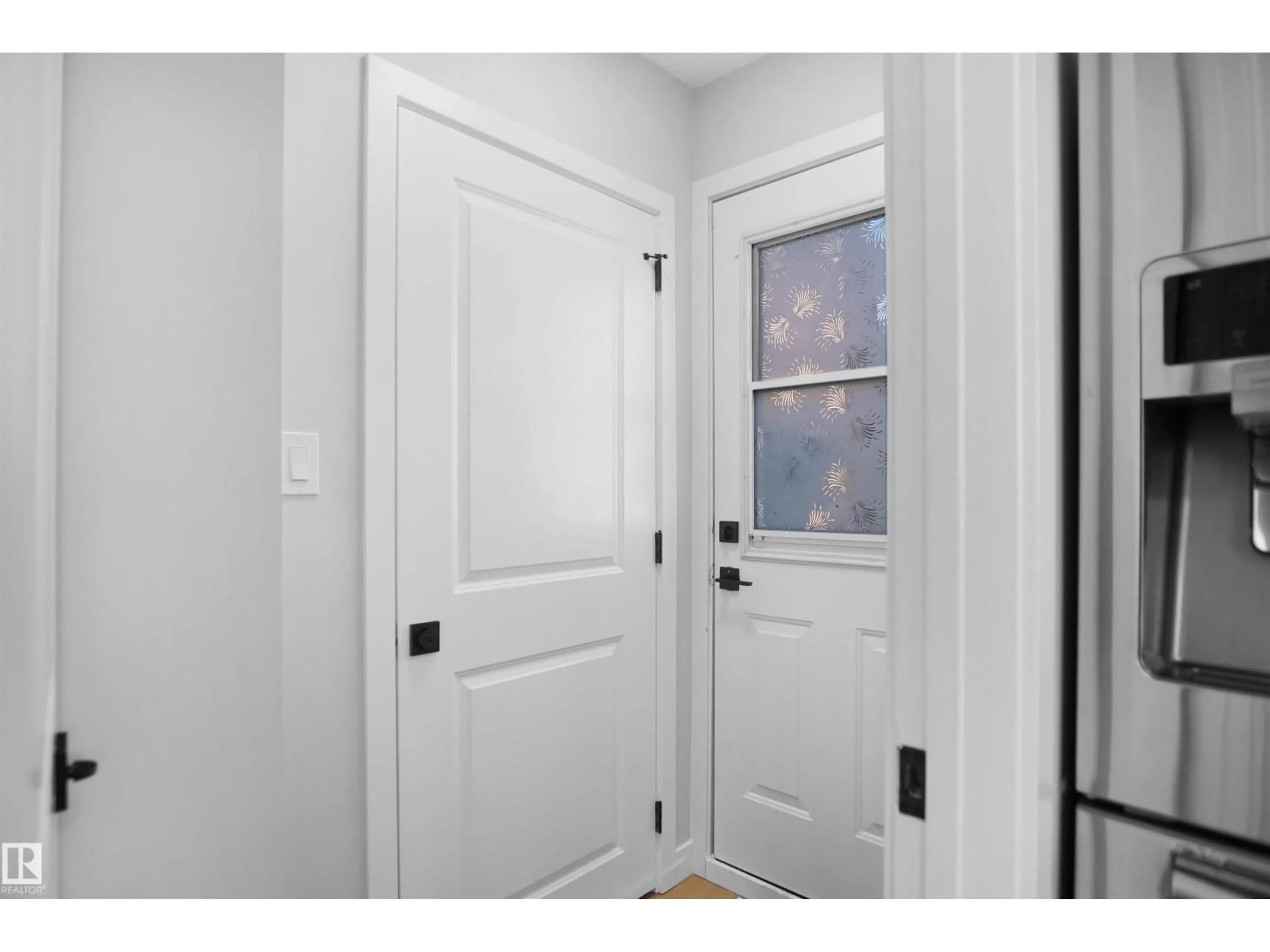 Indoor entryway for NW - 3312 44A ST, Edmonton Alberta T6L4W9
