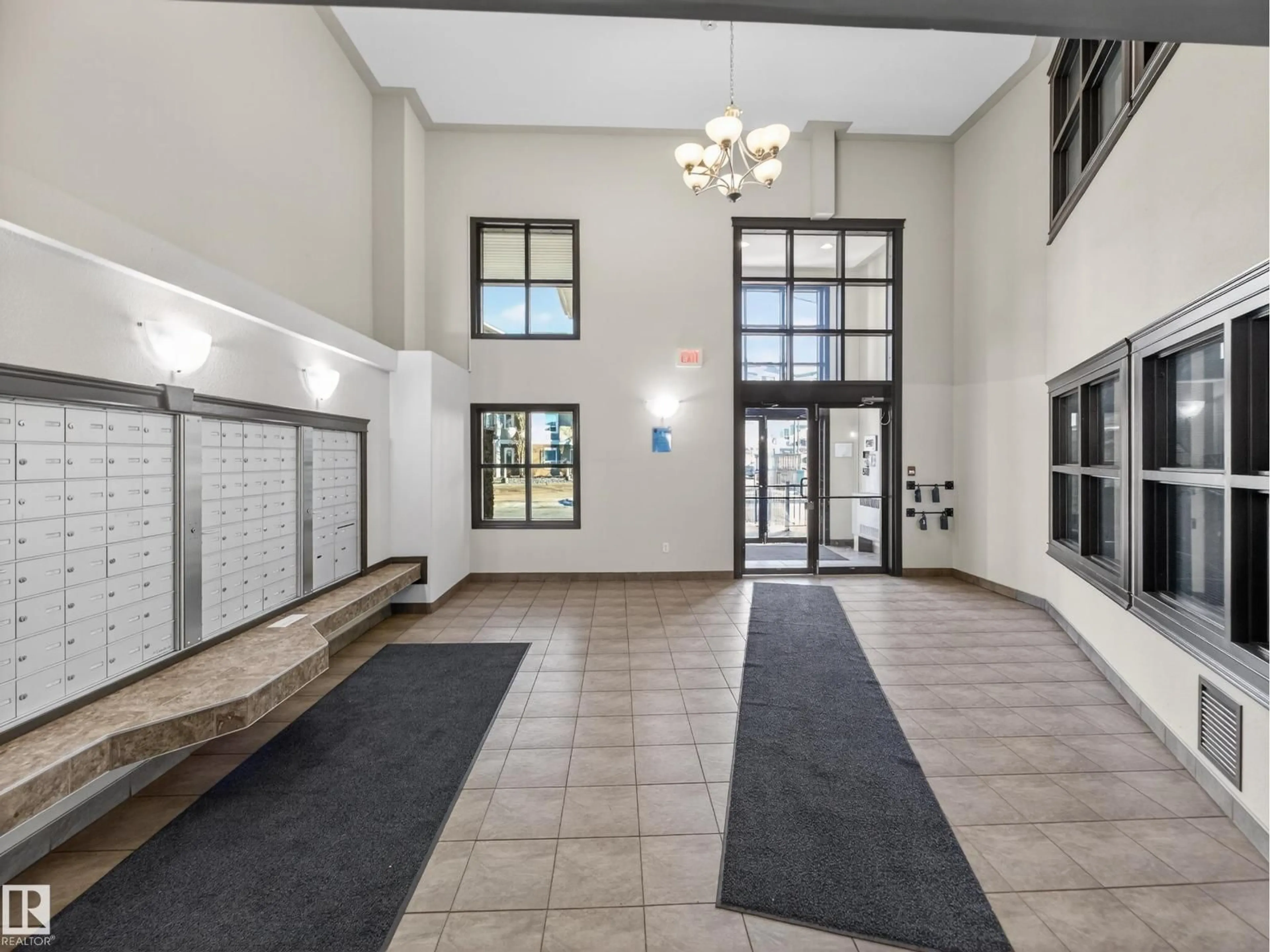 Indoor foyer for 9363 - 1111 SIMPSON DR, Edmonton Alberta T6R0N2