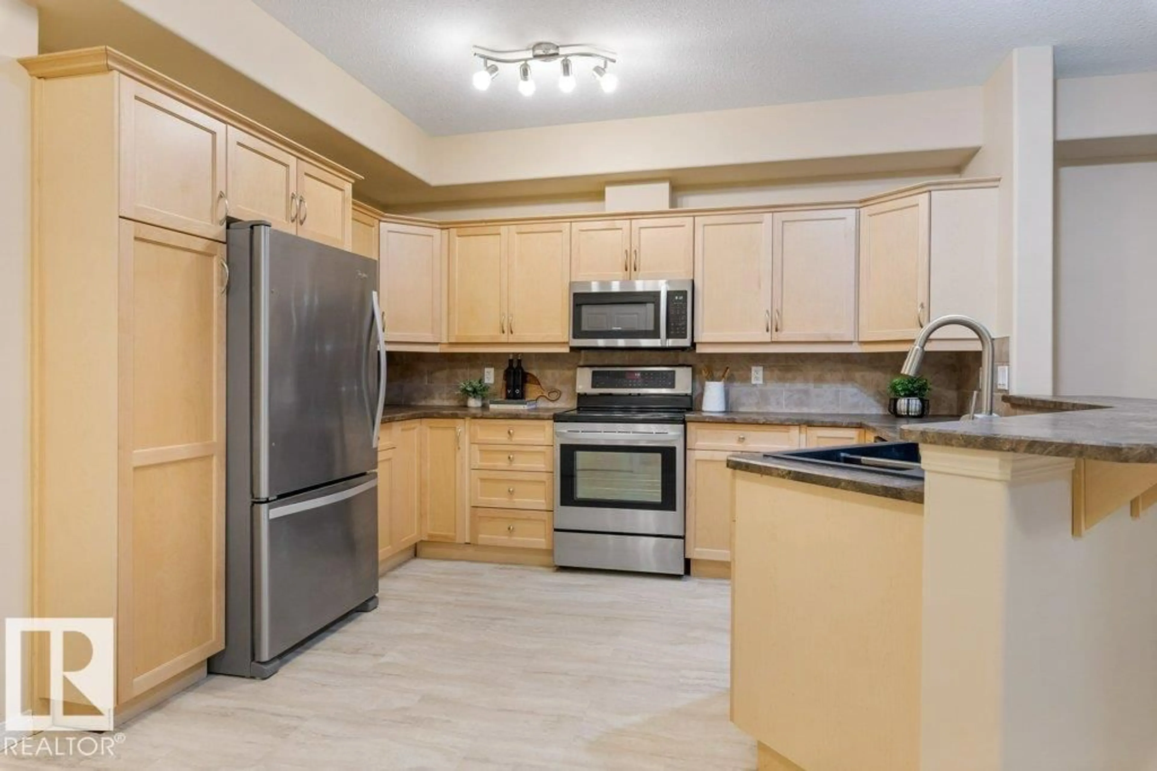 Standard kitchen, unknown for 45 - 121 INGLEWOOD DR, St. Albert Alberta T8N0B6