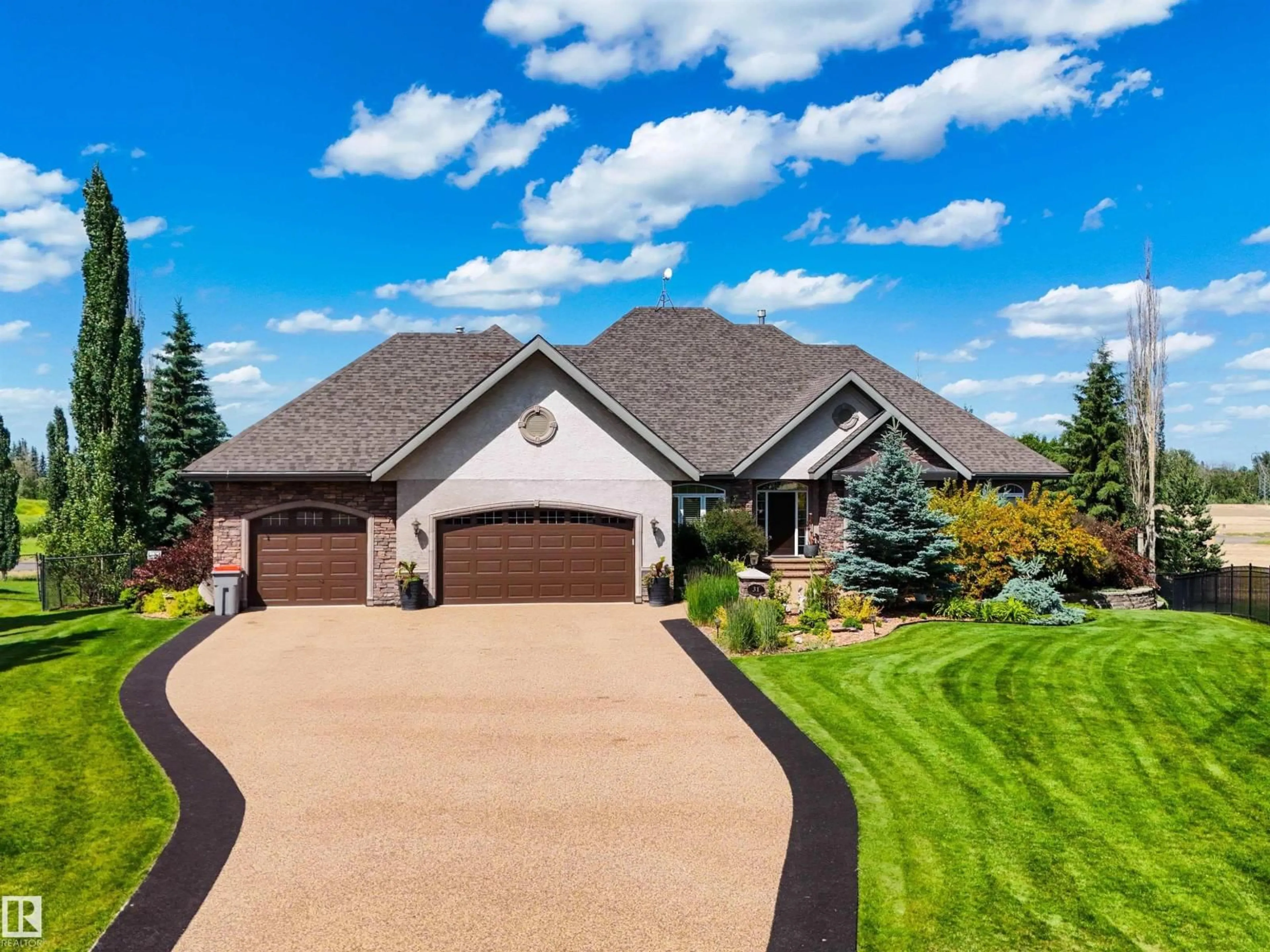 Home with vinyl exterior material, street for 26126 - 31 HGHWAY 16, Rural Parkland County Alberta T7Y1A1
