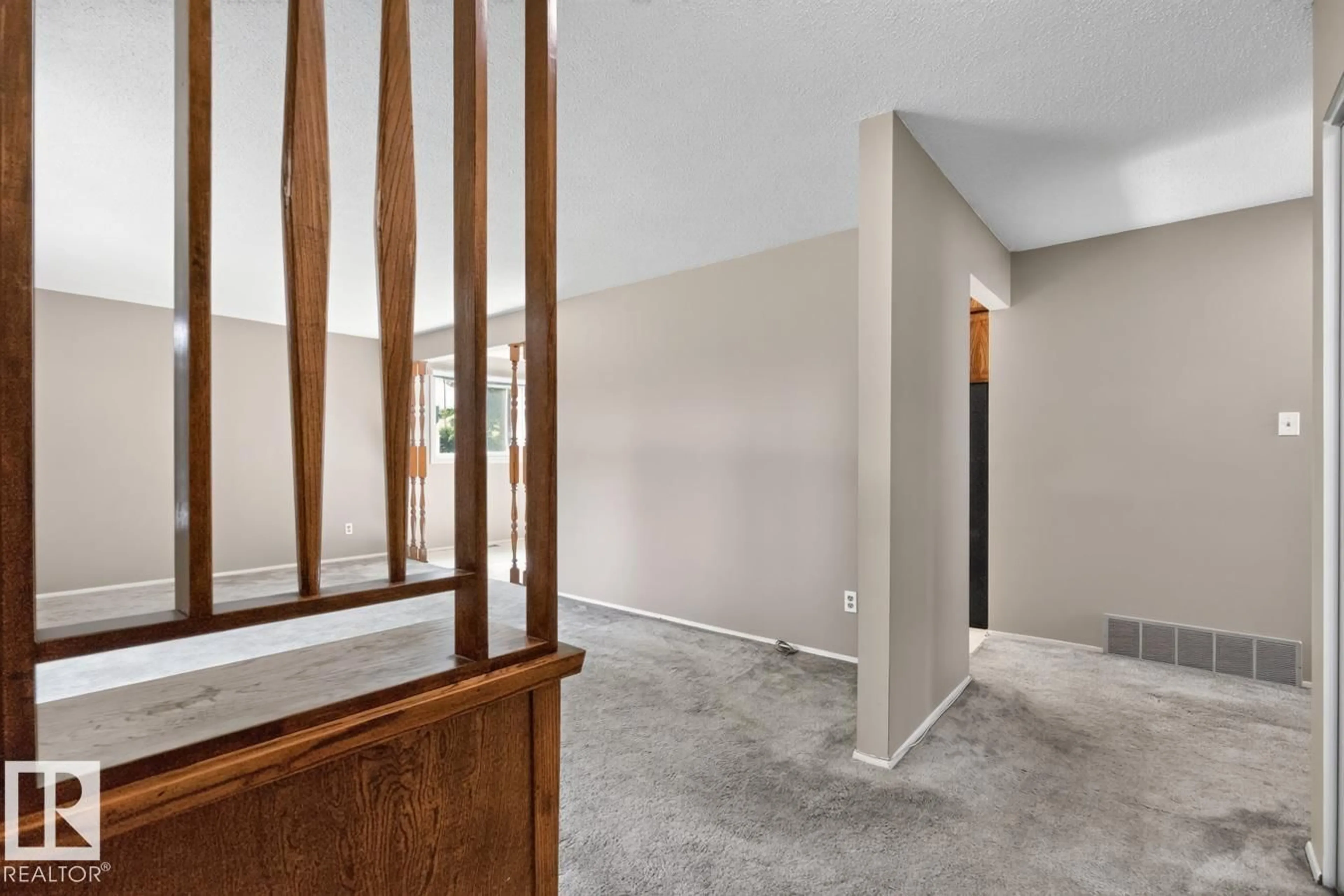 Indoor foyer for 76 CORINTHIA DR, Leduc Alberta T9E4X2