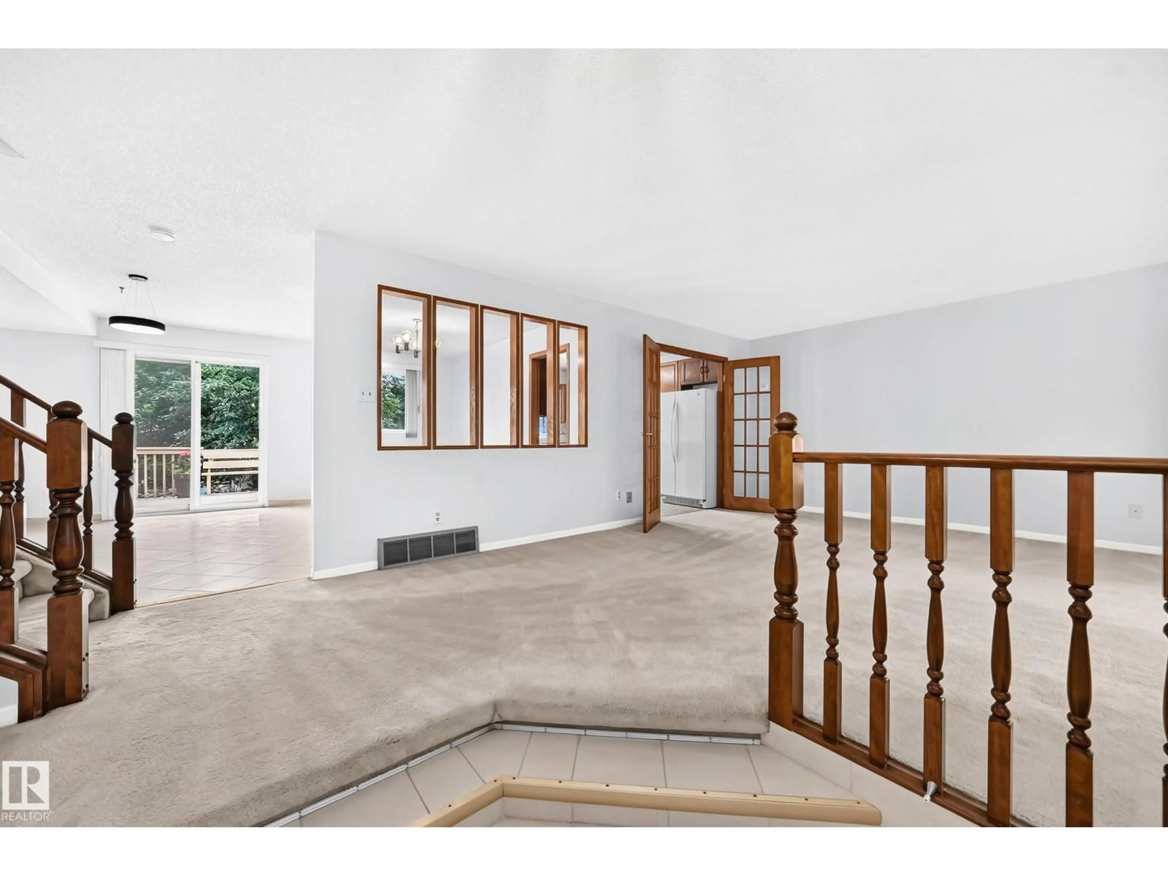Indoor foyer for 17915 99A AV, Edmonton Alberta T5T3P9