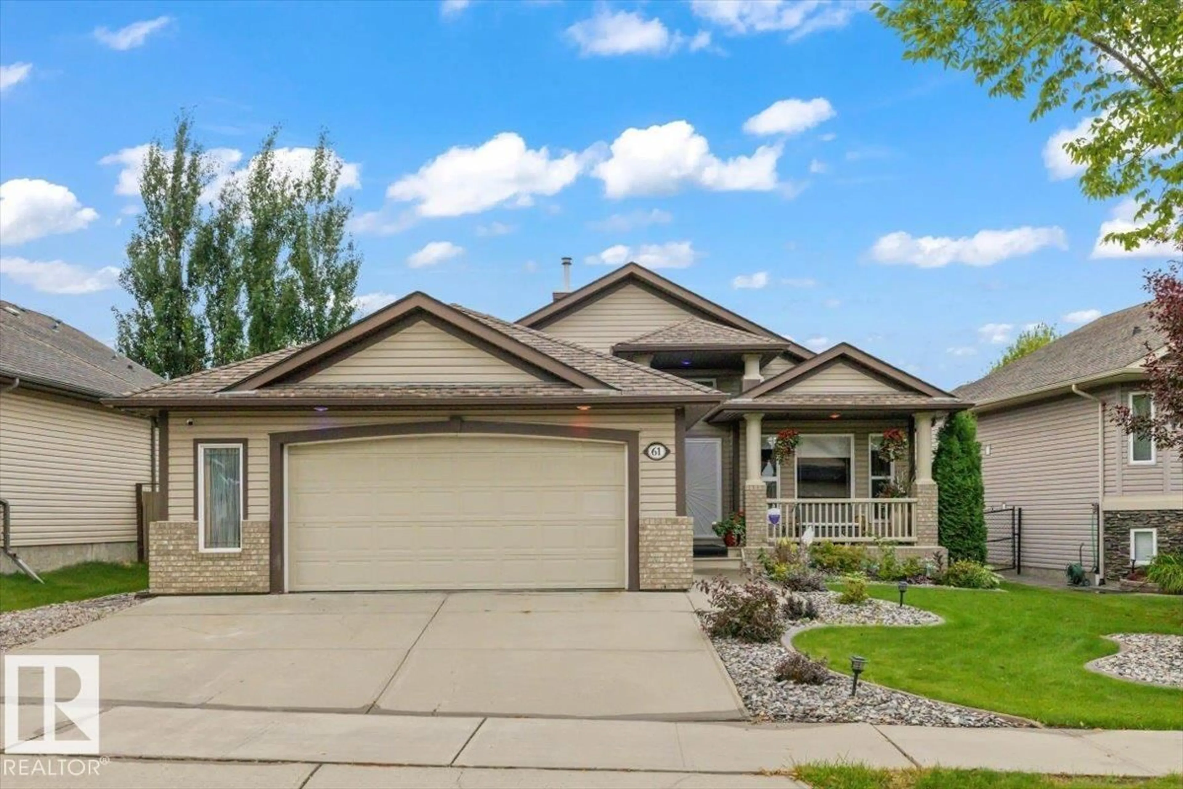 Home with vinyl exterior material, street for 61 LINKSIDE BV, Spruce Grove Alberta T7X4A6