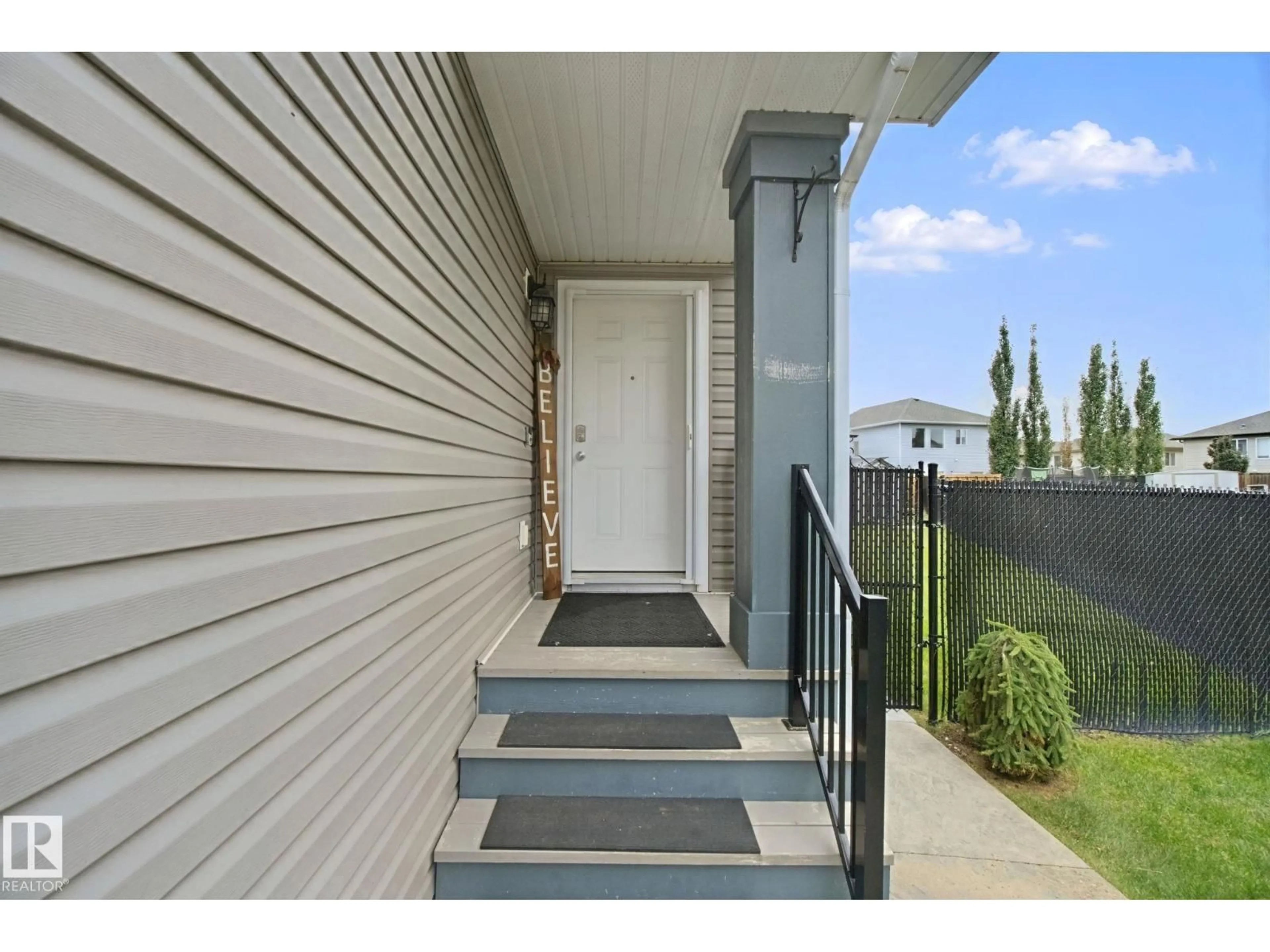 Indoor entryway for 130 CATALINA CT, Fort Saskatchewan Alberta T8L0K6