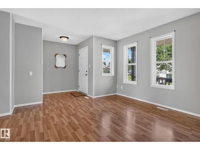 8923 173 AV, Edmonton 5