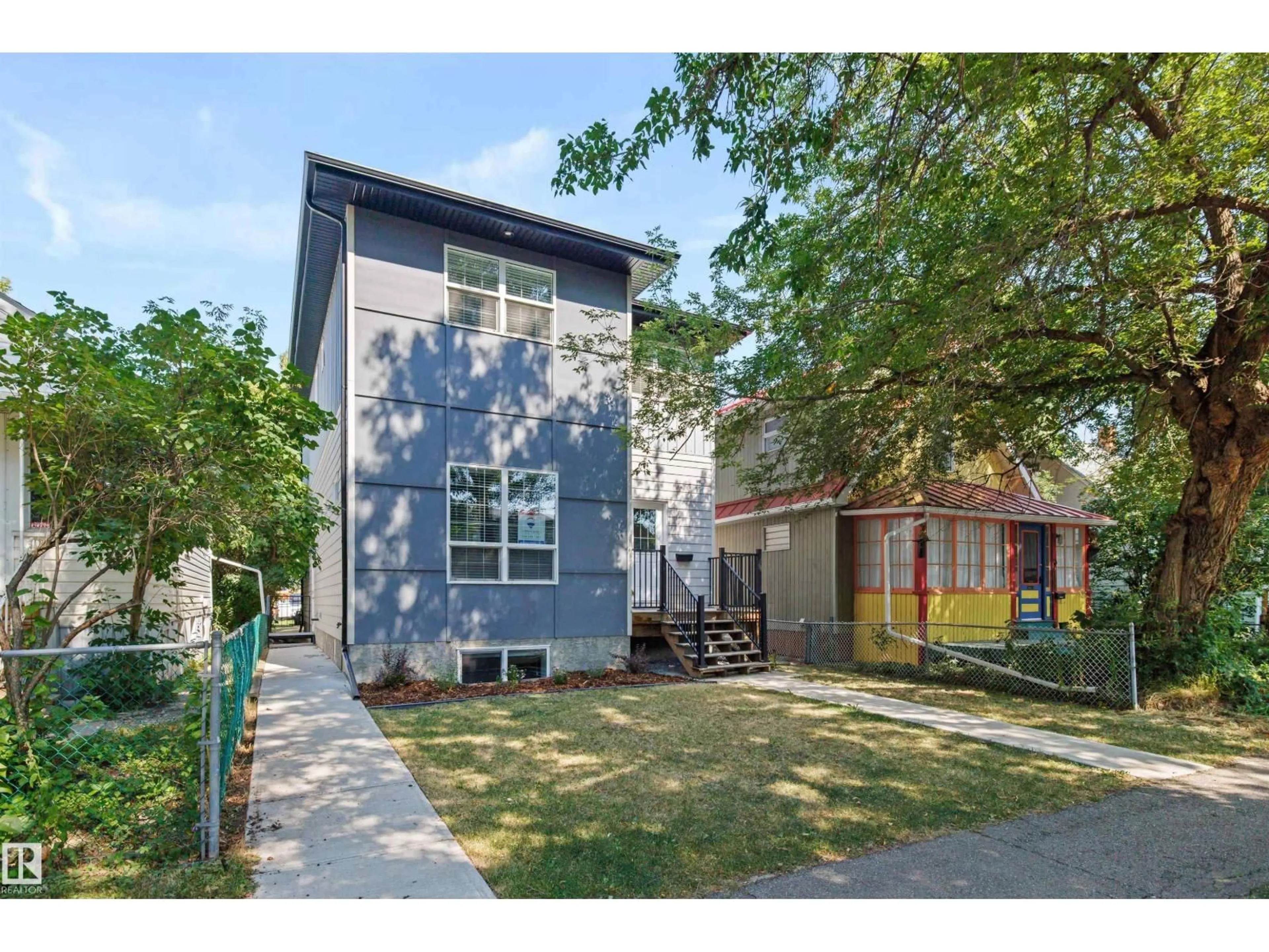 Home with vinyl exterior material, street for NW - 9622 77 AV, Edmonton Alberta T6C0M5