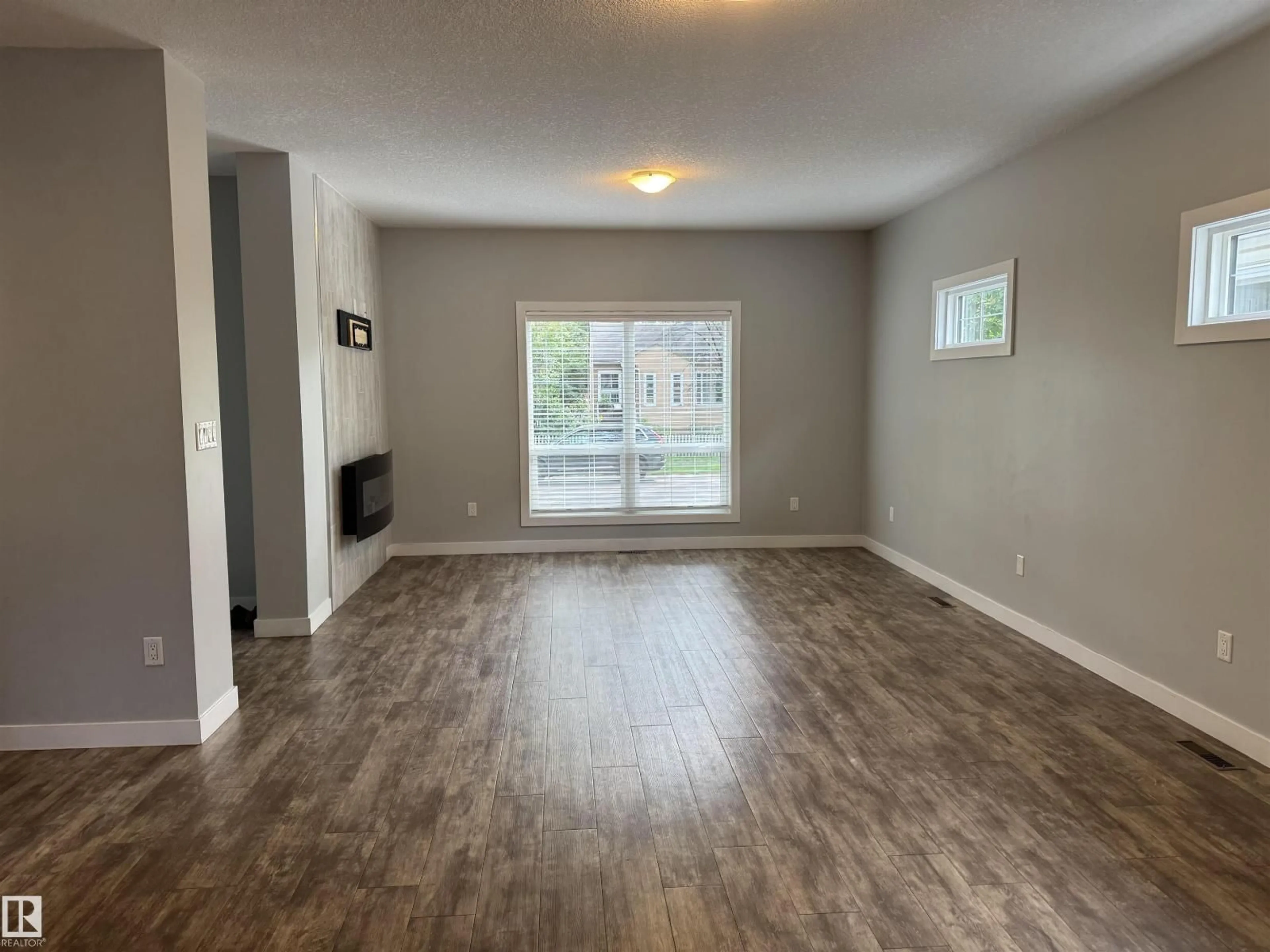 A pic of a room for NW - 9622 77 AV, Edmonton Alberta T6C0M5