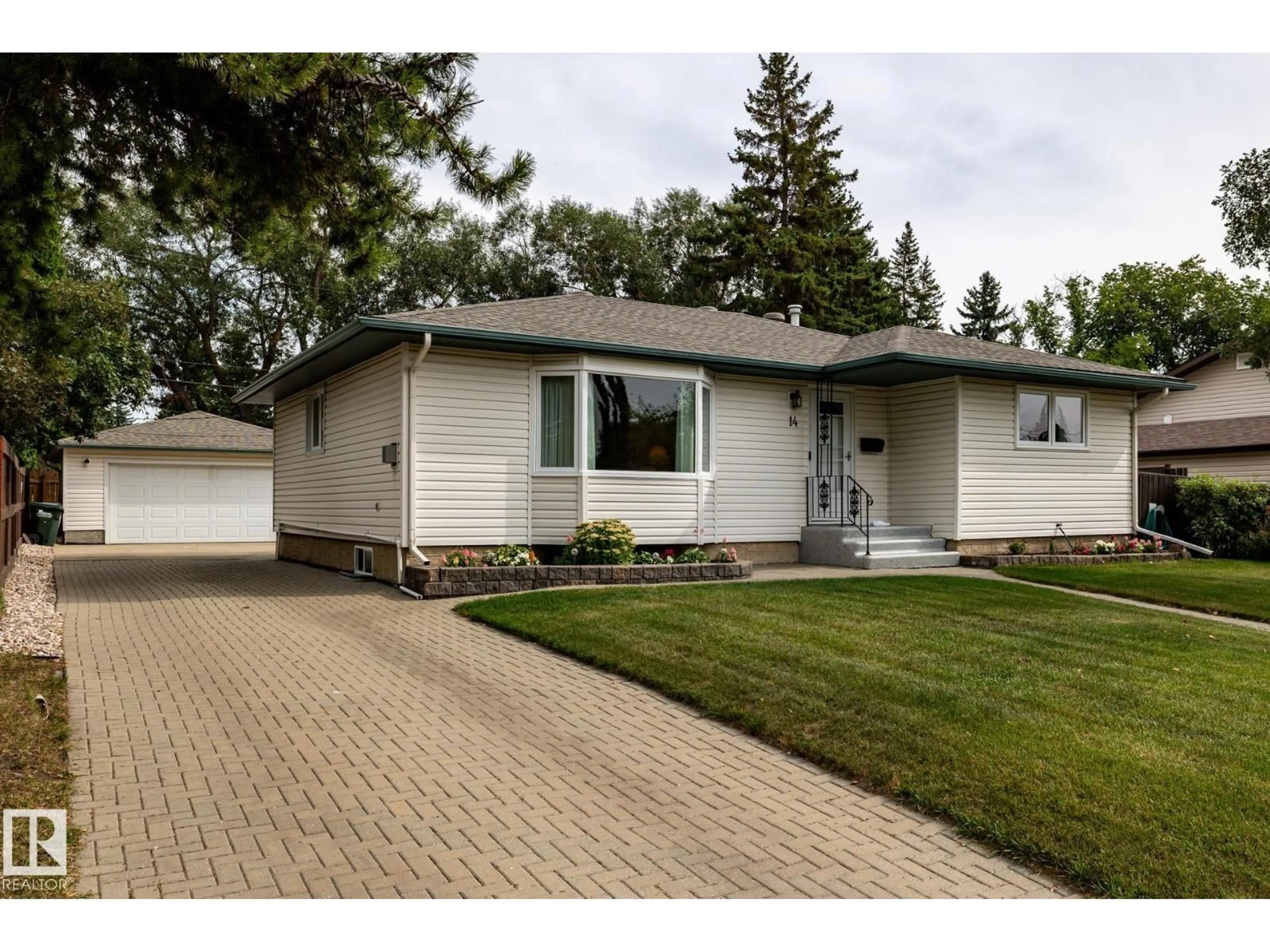 Home with vinyl exterior material, street for 14 SYCAMORE ST, Sherwood Park Alberta T8A2B9