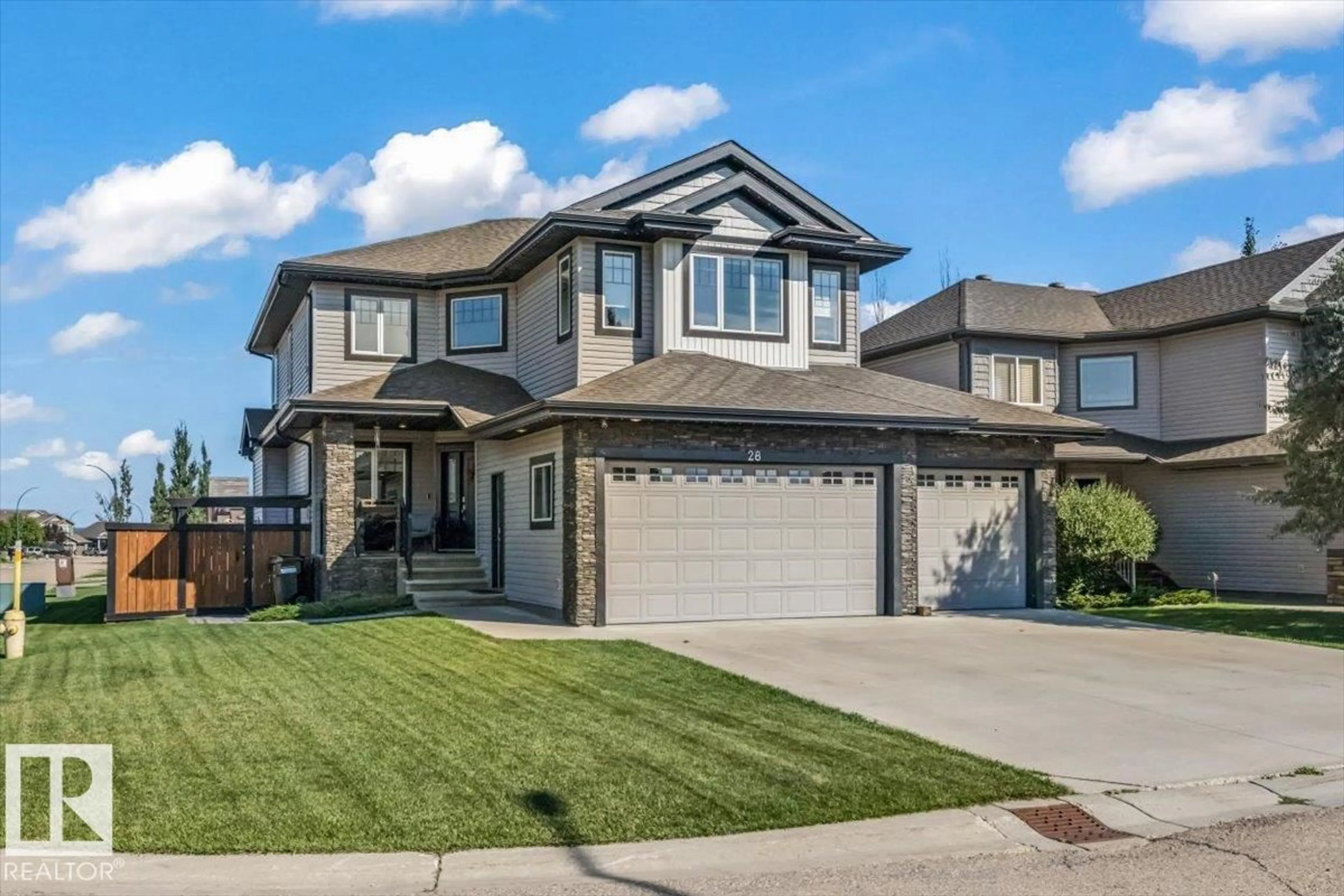 Home with vinyl exterior material, street for 28 DANFIELD PL, Spruce Grove Alberta T7X0A3