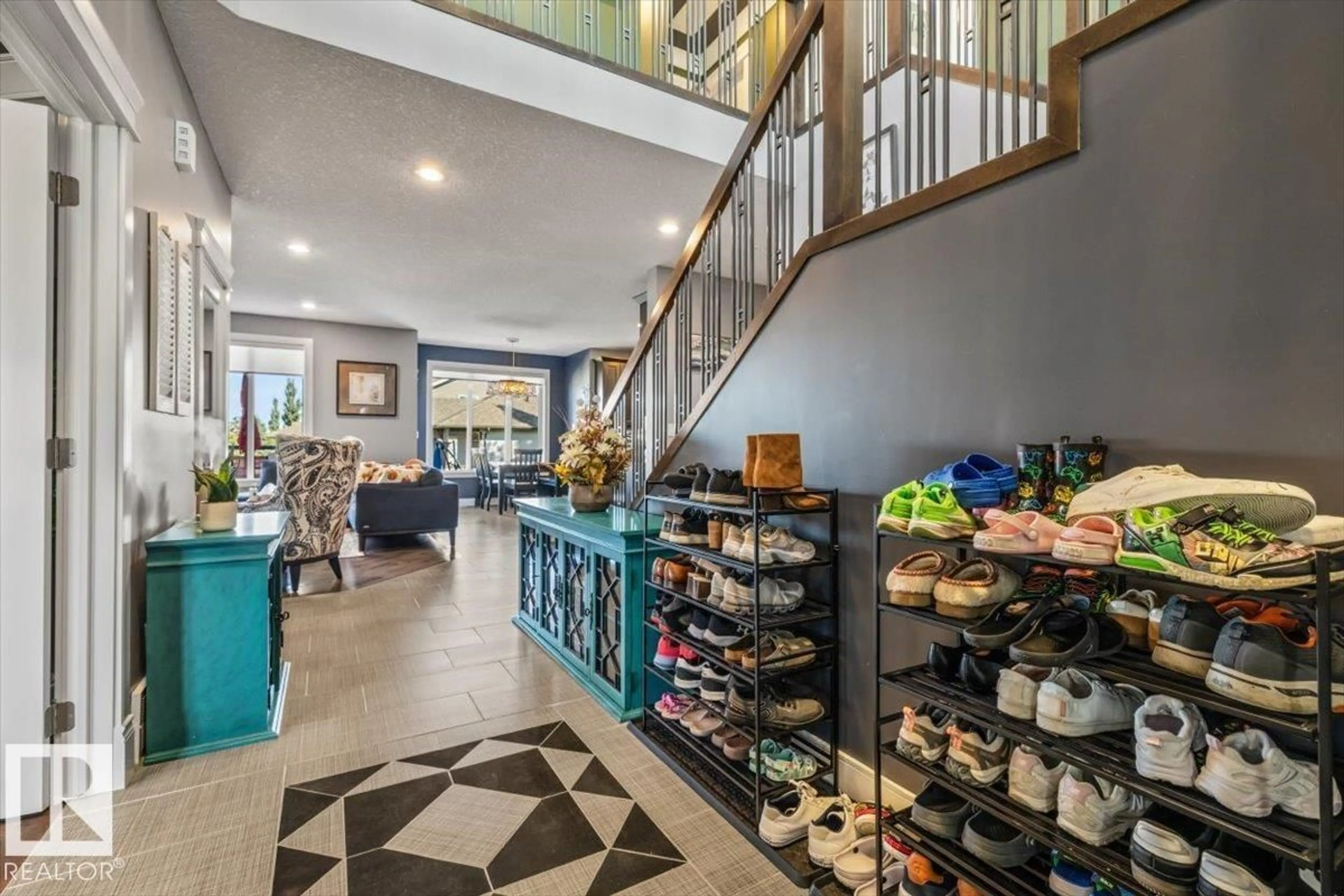 Indoor foyer for 28 DANFIELD PL, Spruce Grove Alberta T7X0A3