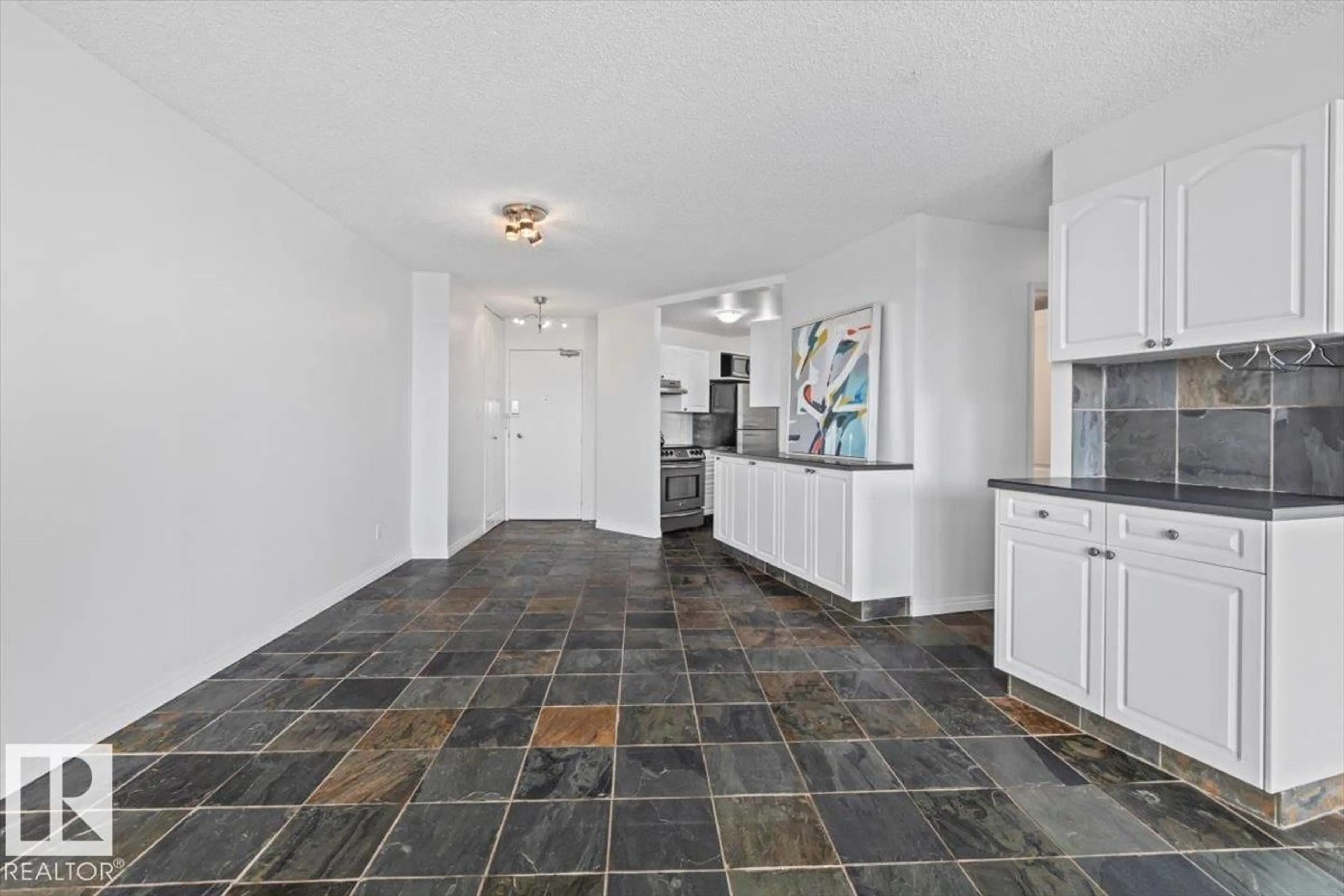 Indoor entryway for #702 - 10045 117 ST, Edmonton Alberta T5K1W8
