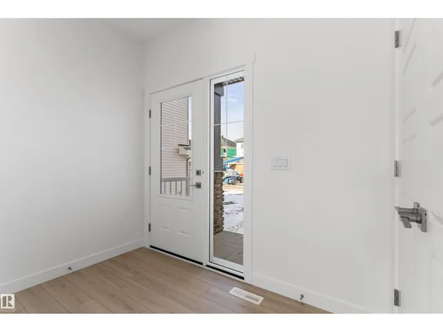 939 18 AV, Edmonton 3