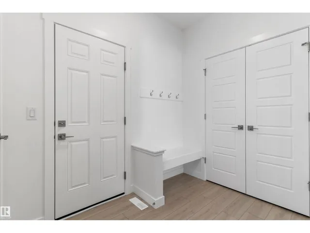 939 18 AV, Edmonton 5