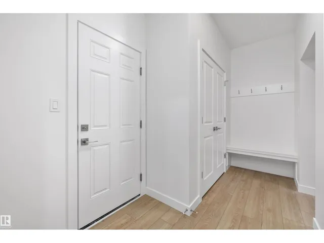 8732 183 AV, Edmonton 5
