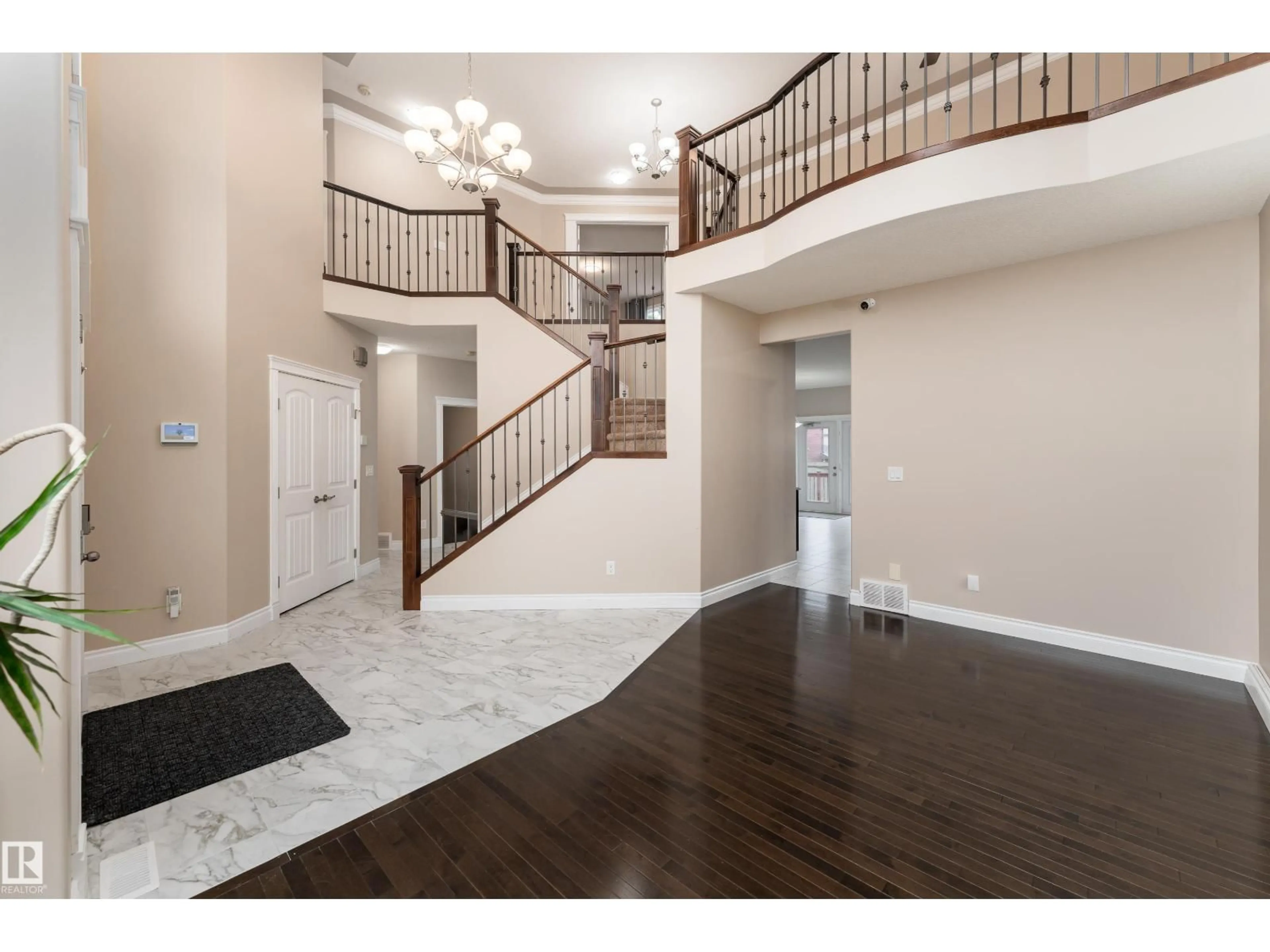 Indoor foyer for 13408 162 AV, Edmonton Alberta T6V0C1