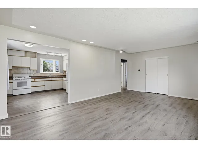 10527 137 AV, Edmonton 5
