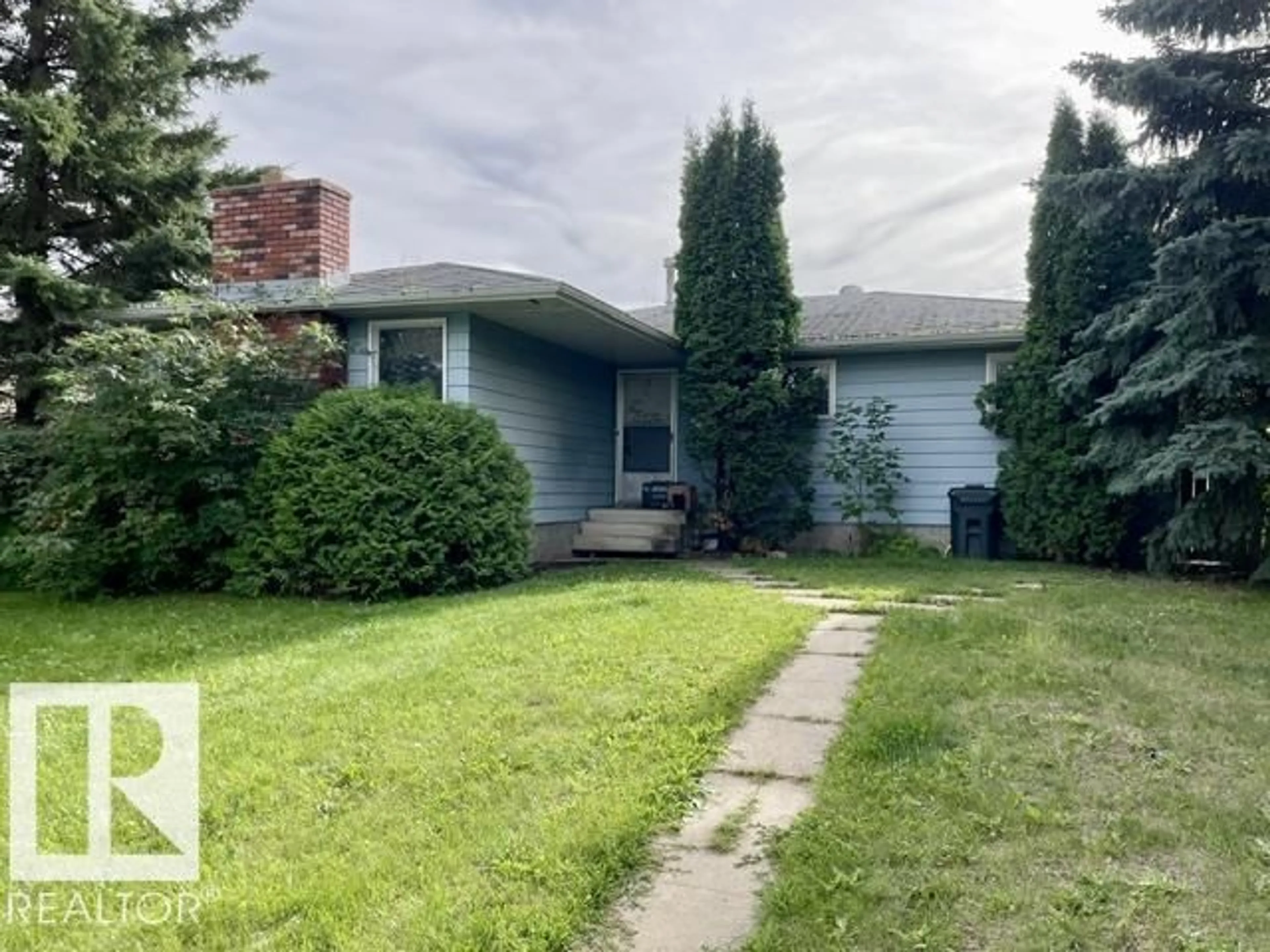A pic from outside/outdoor area/front of a property/back of a property/a pic from drone, street for 34 WOODHAVEN DR, Spruce Grove Alberta T7X1K7