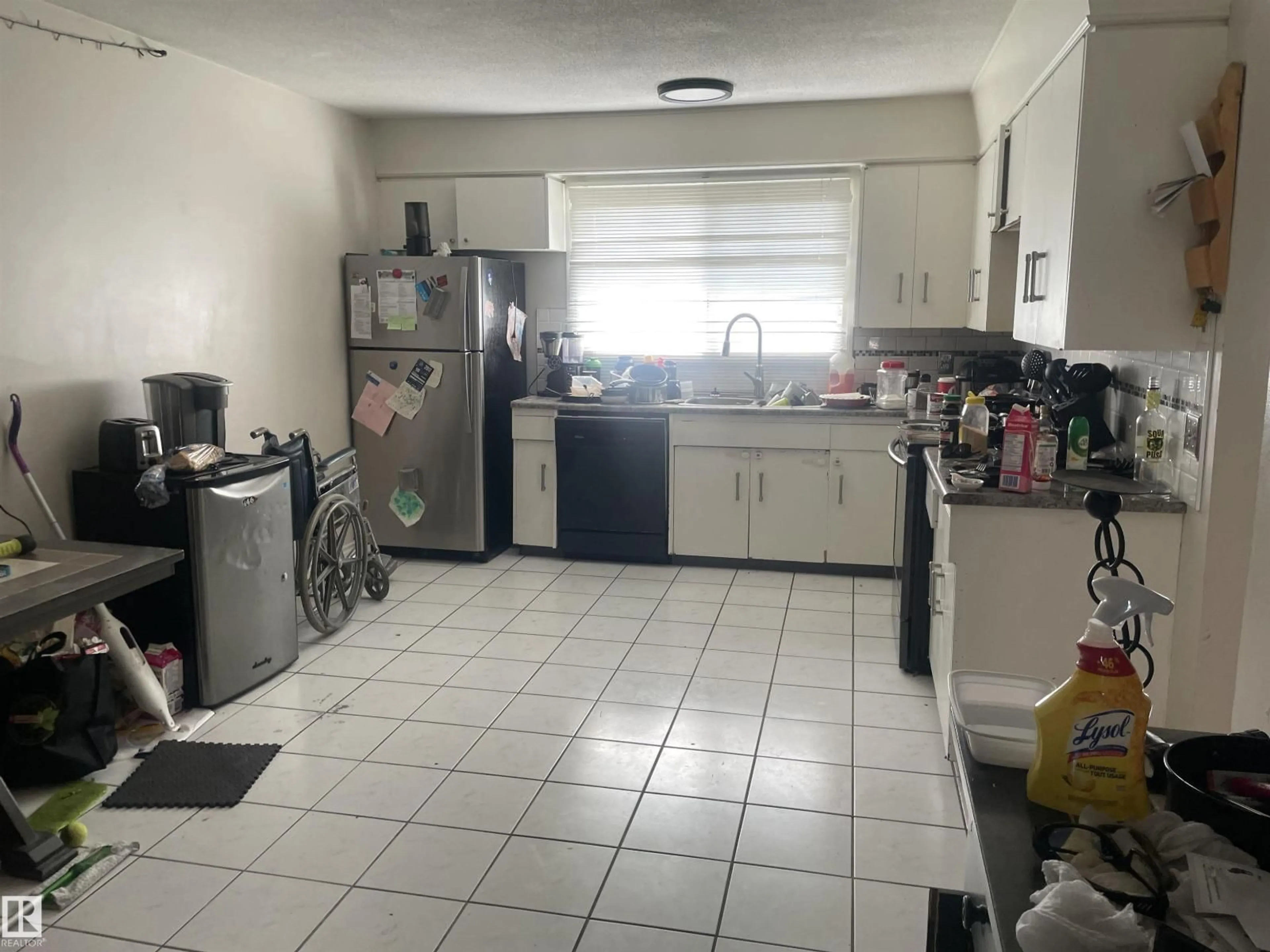 Standard kitchen, unknown for 34 WOODHAVEN DR, Spruce Grove Alberta T7X1K7
