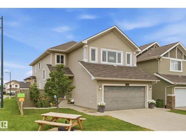 NW - 1564 36 AV, Edmonton 2