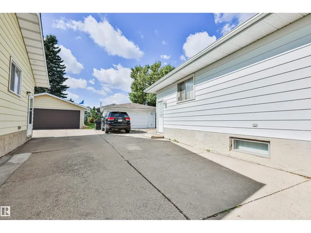 9 HAWKINS CR, Sherwood Park 4