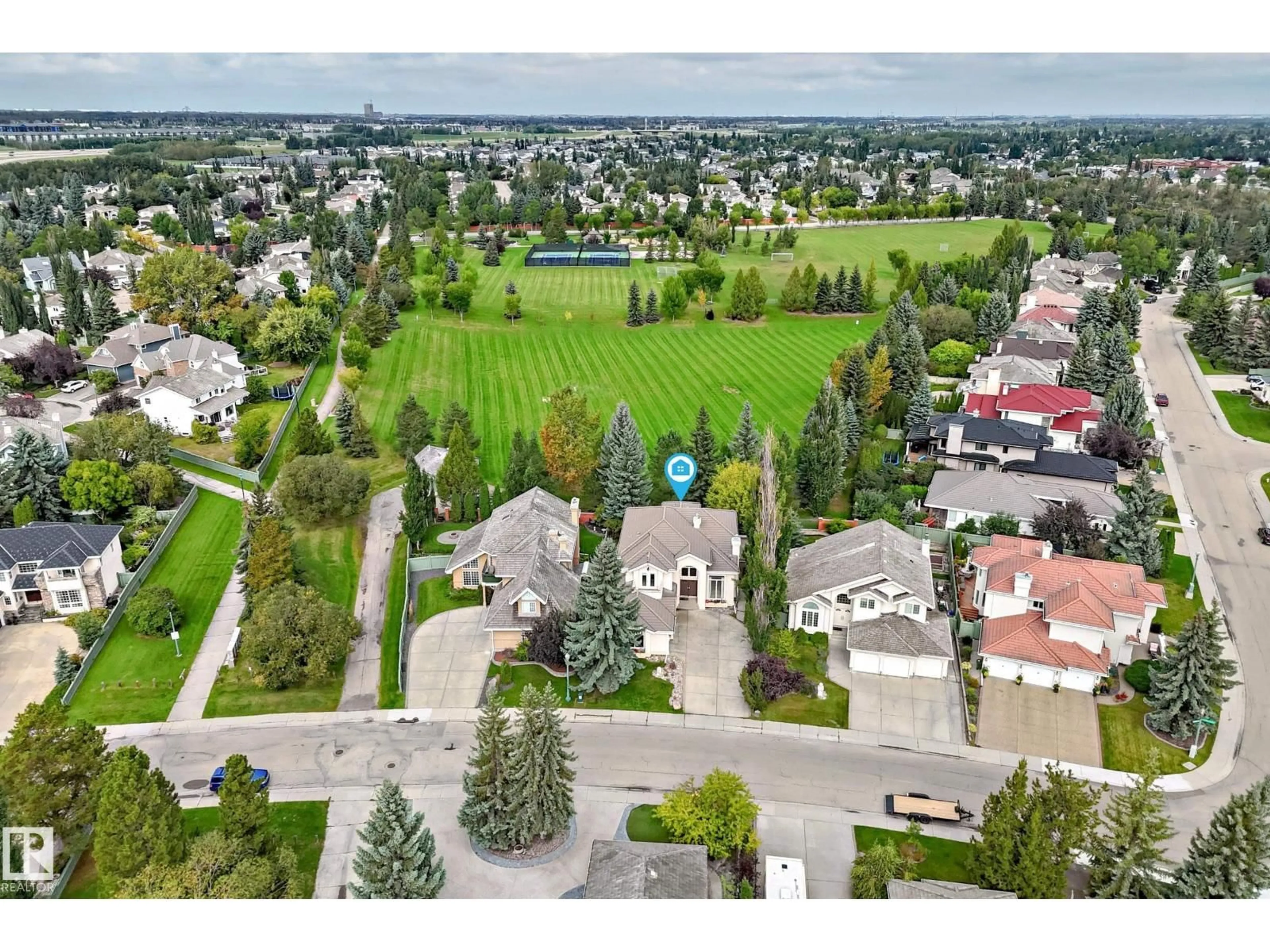 A pic from outside/outdoor area/front of a property/back of a property/a pic from drone, unknown for 140 WEAVER DR, Edmonton Alberta T6M2J3