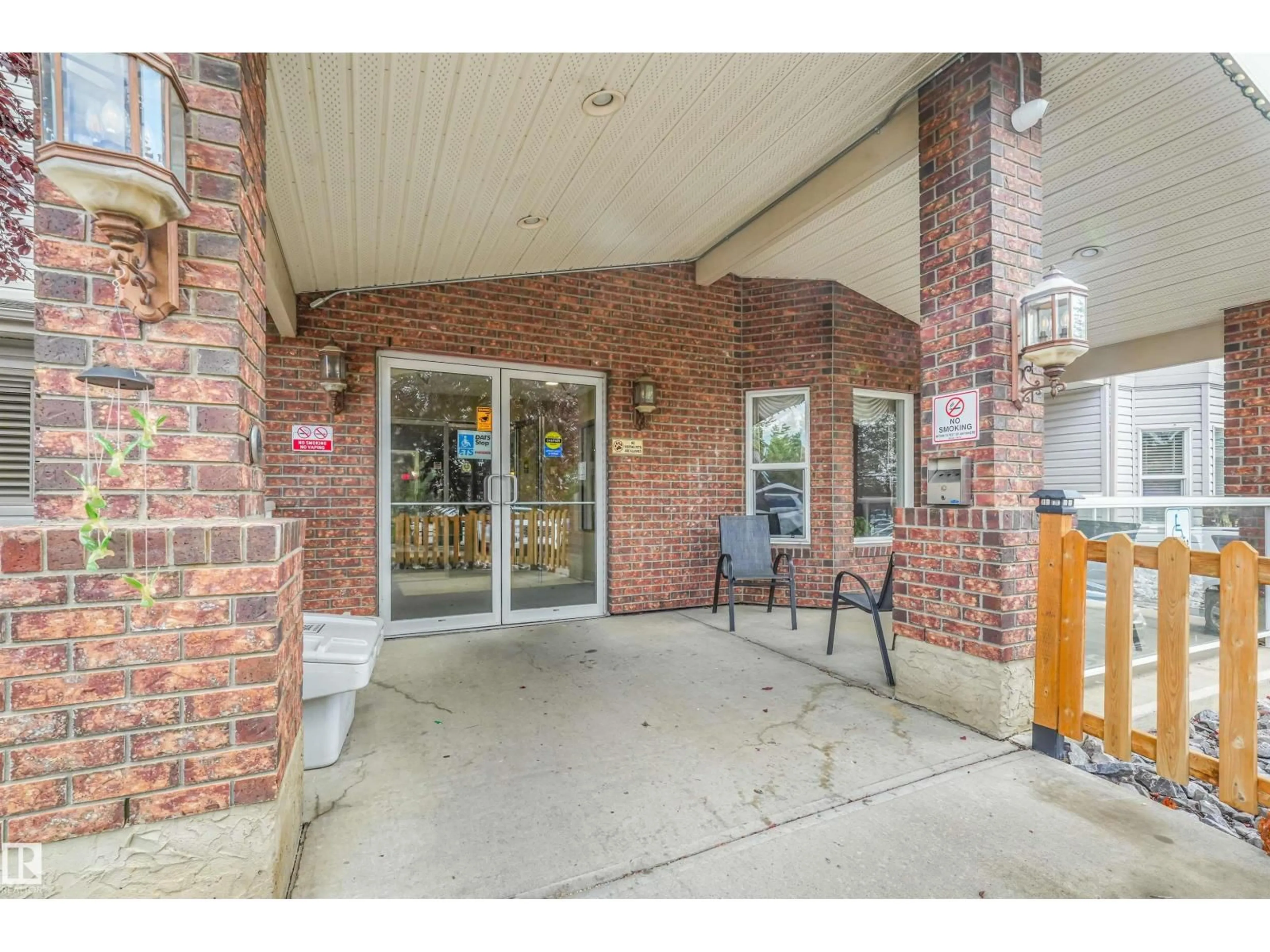 Indoor foyer for NW - 124 14259 50 ST, Edmonton Alberta T5A5J2