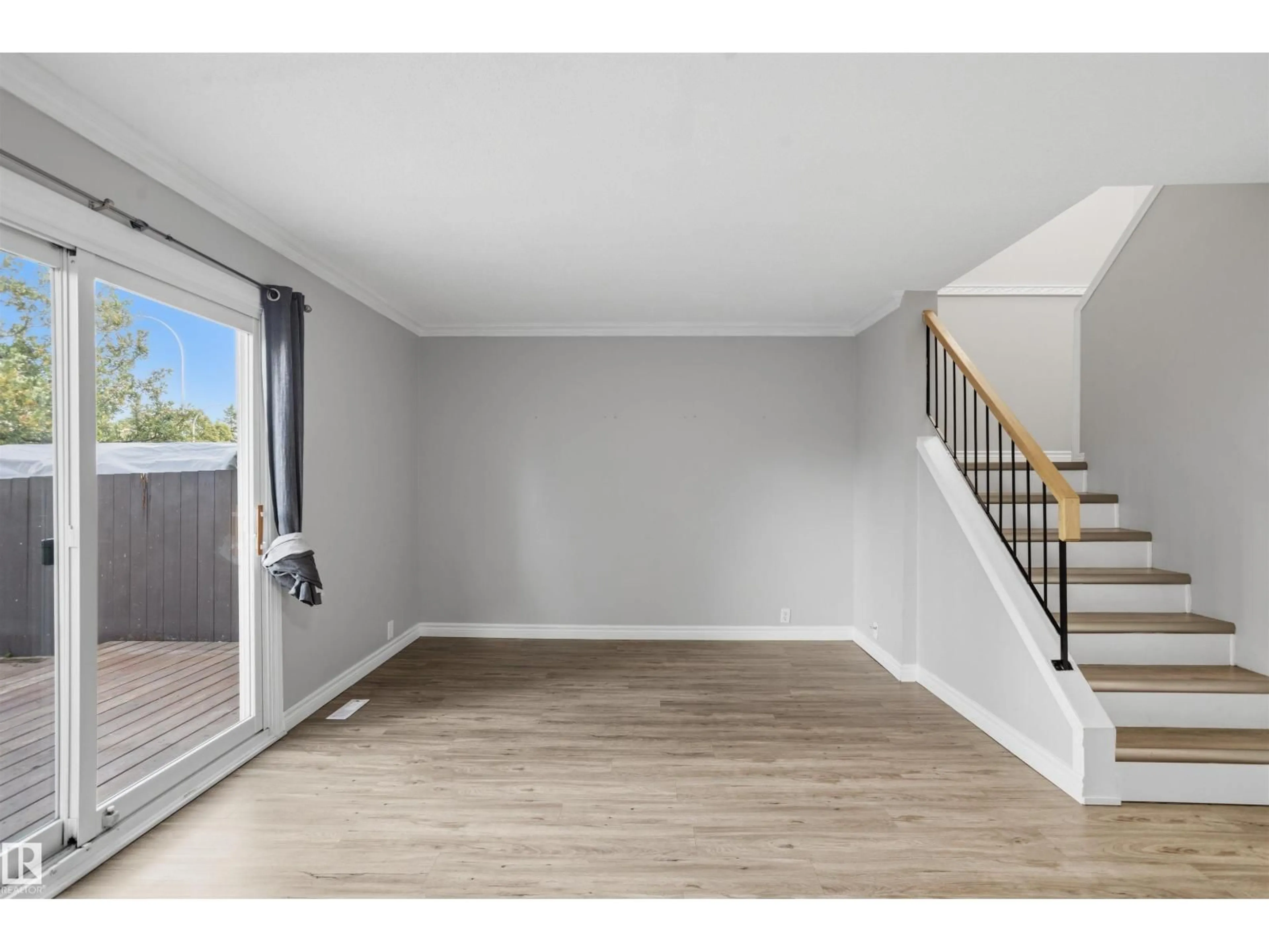 A pic of a room for 18124 93 AV, Edmonton Alberta T5T1Y1