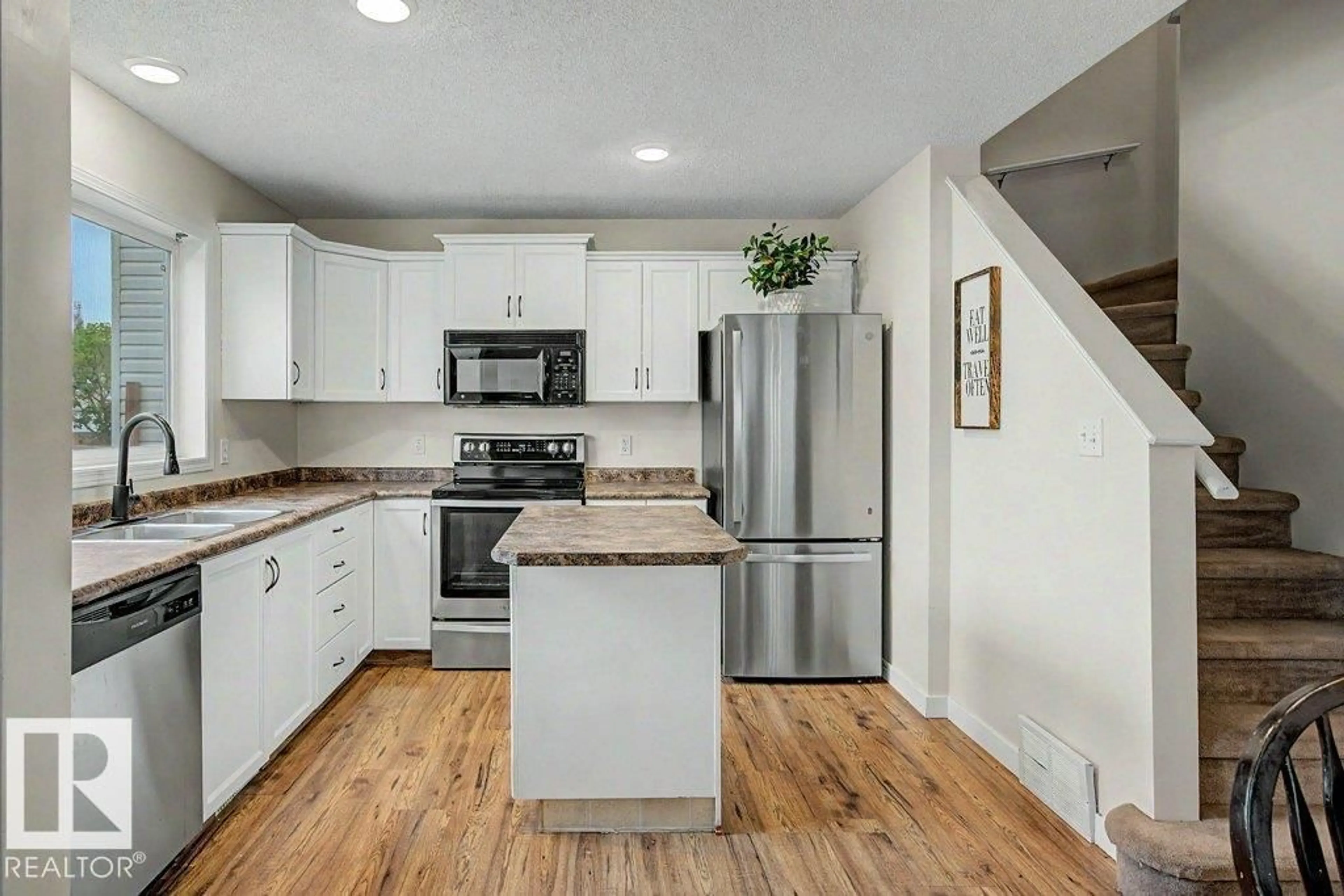 Open concept kitchen, unknown for 47 SUMMERFIELD WD, Sherwood Park Alberta T8H2P5