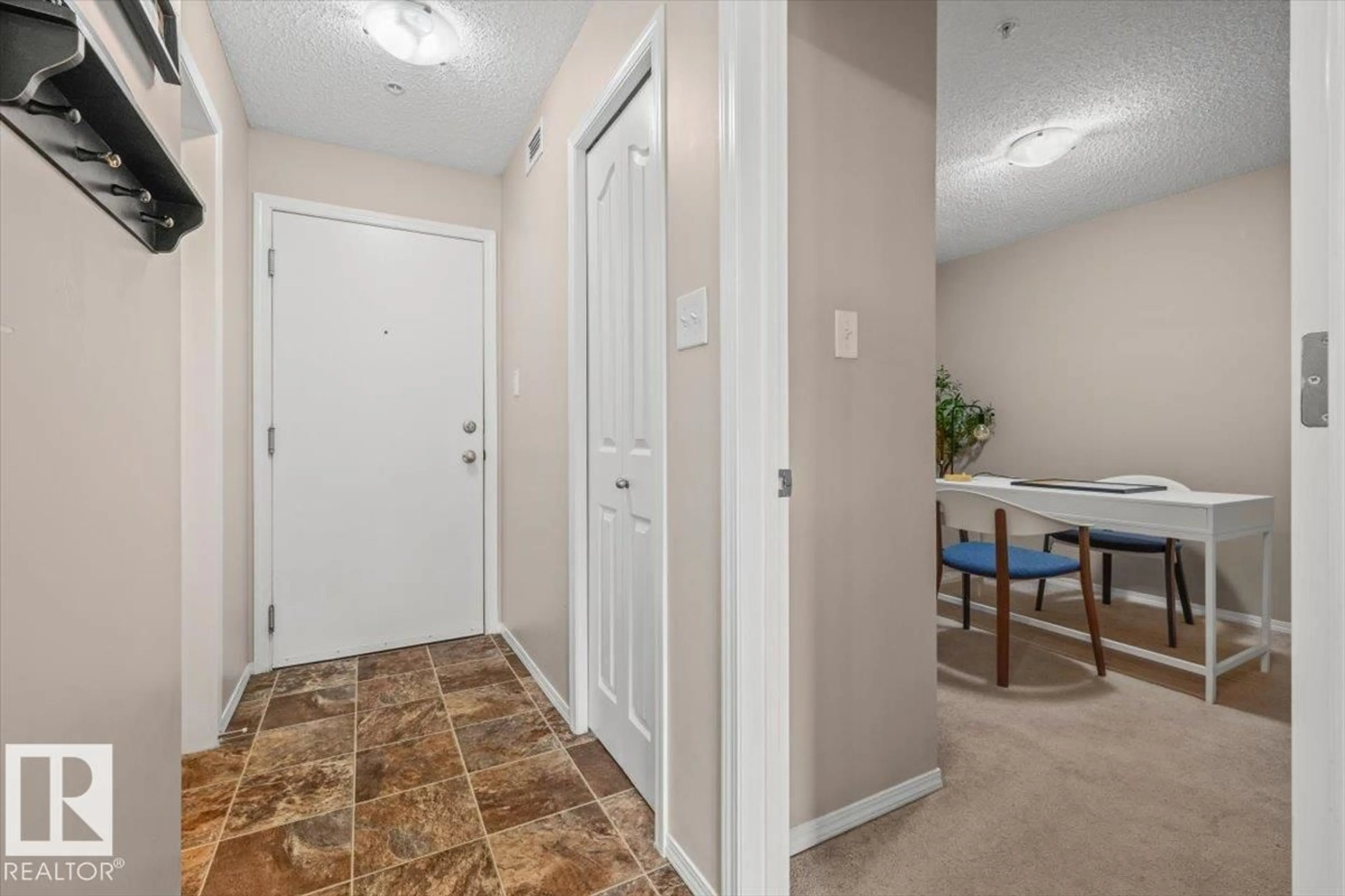 Indoor entryway for 1070 - 315 MCCONACHIE BV, Edmonton Alberta T5Y0X1