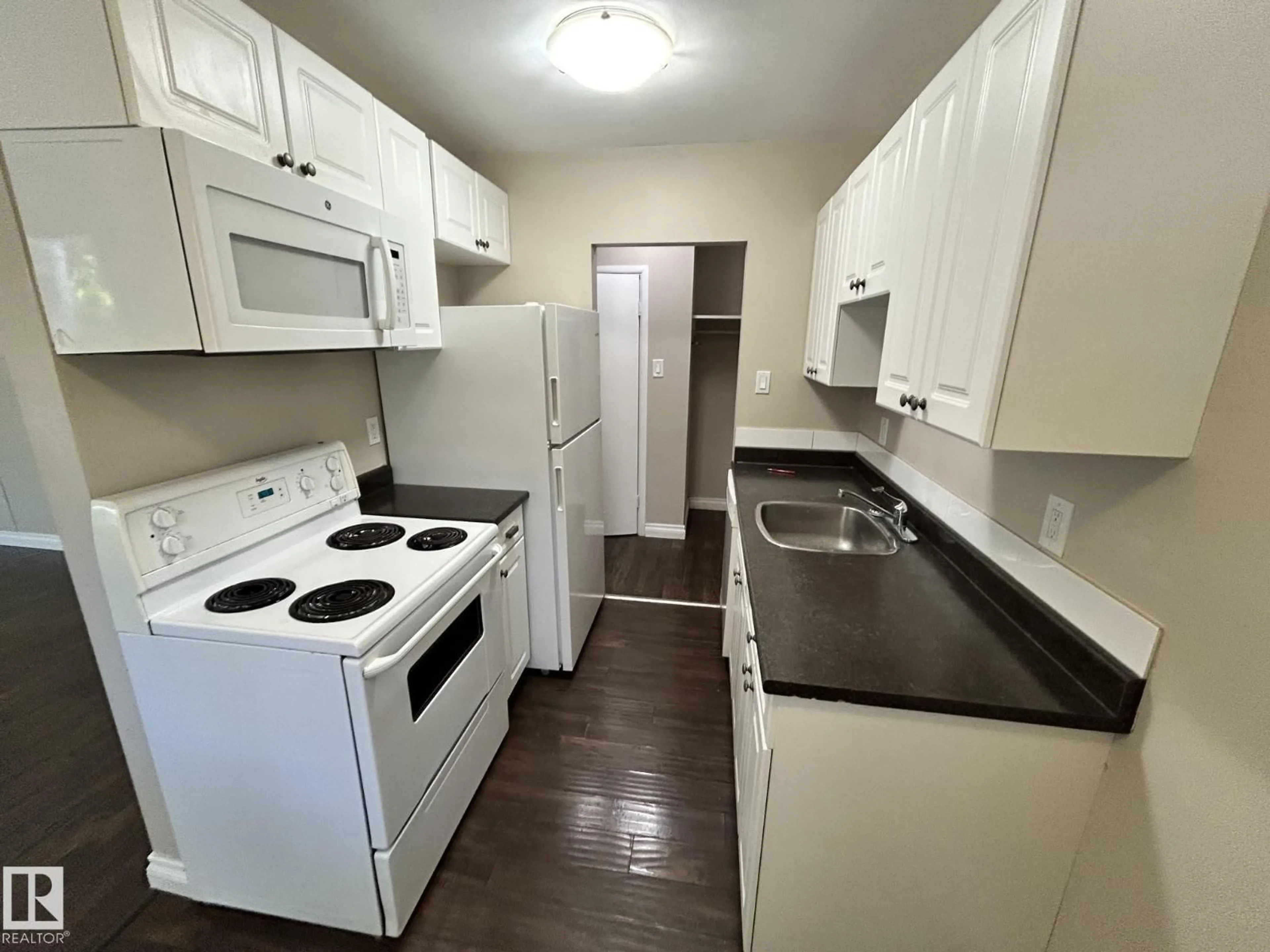 Standard kitchen, unknown for NW - 11812 45 ST, Edmonton Alberta T5W2T4