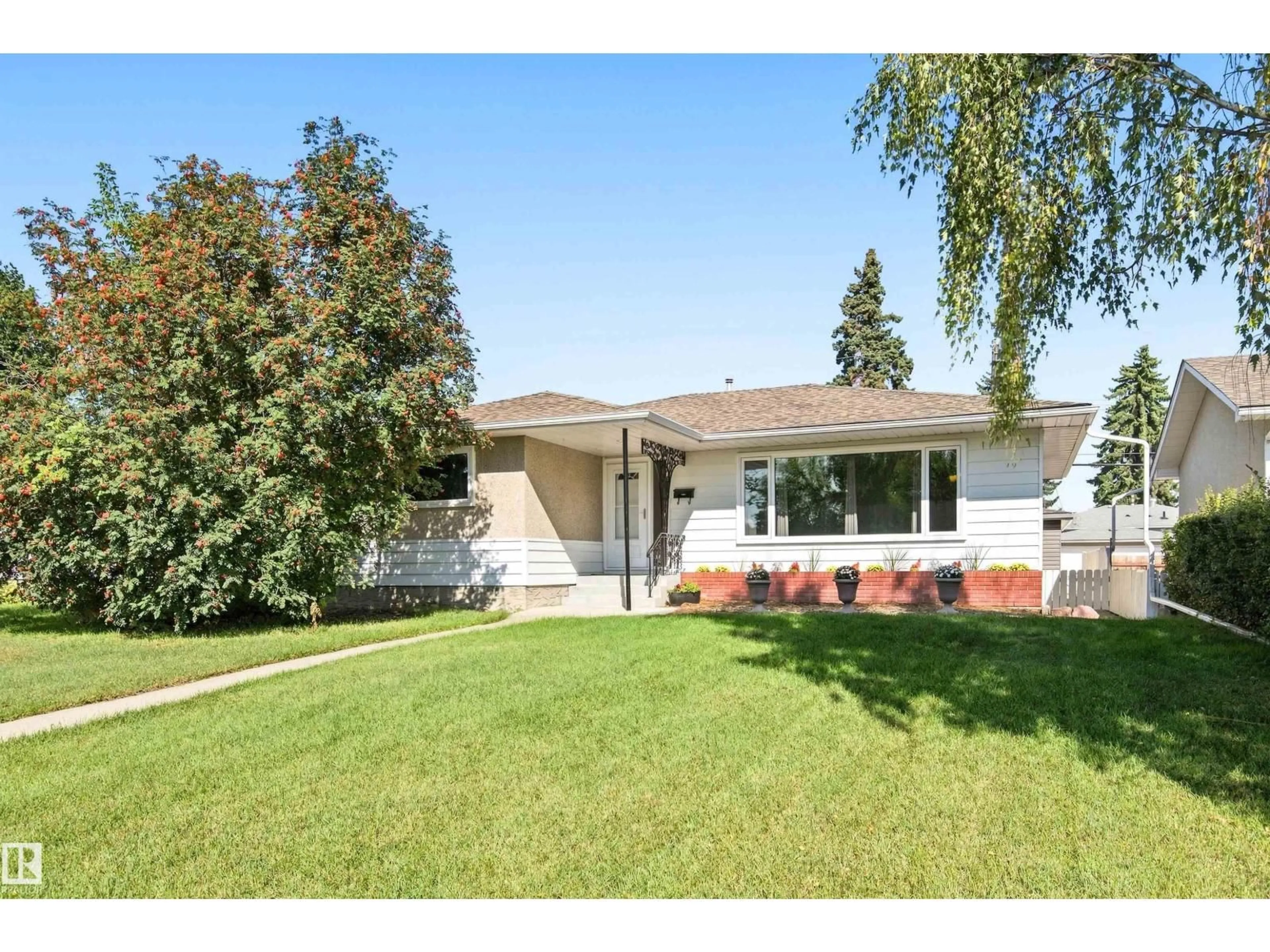 Home with vinyl exterior material, street for 6516 95 AV, Edmonton Alberta T6B1A7