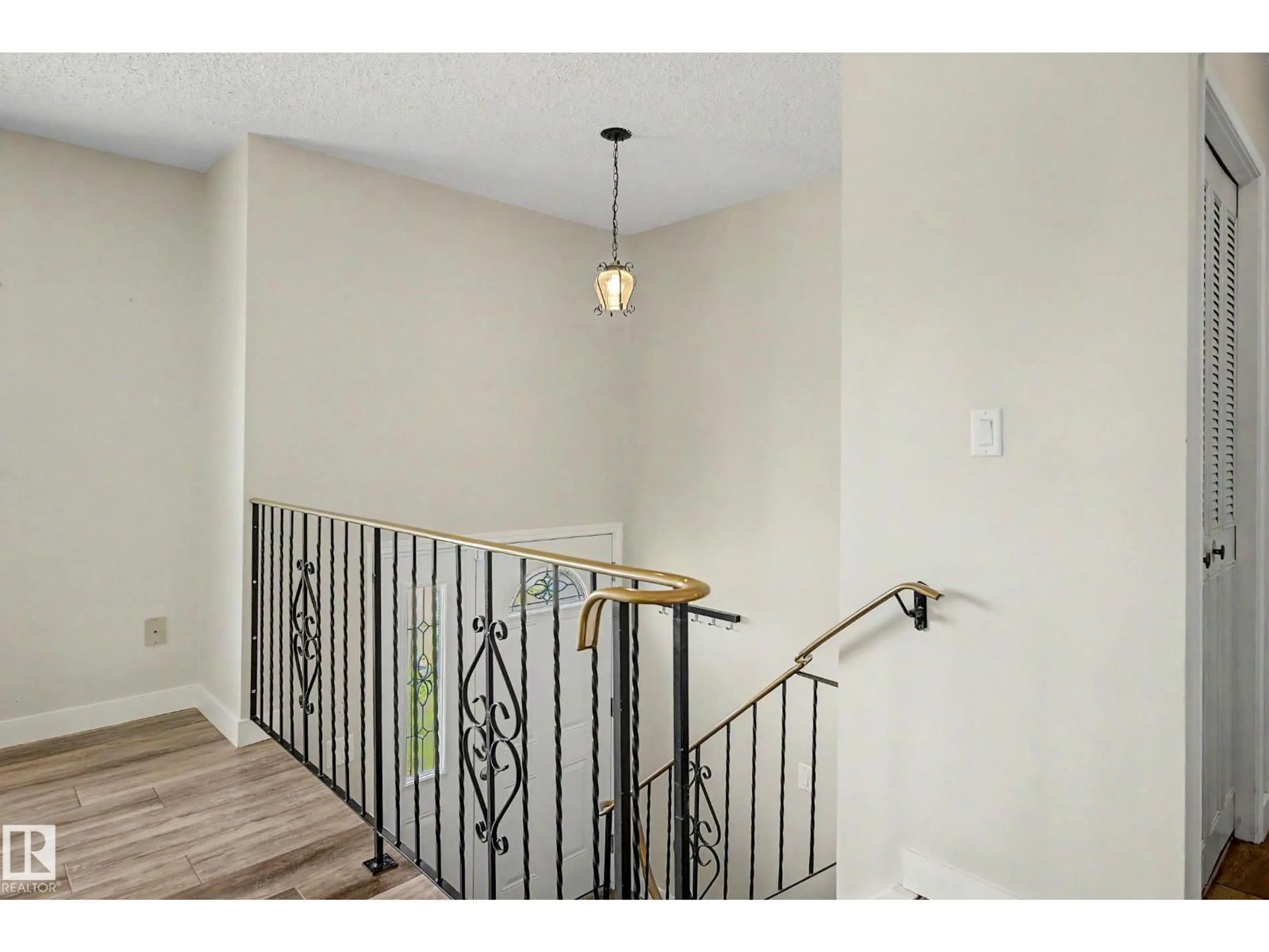 Unknown for NW - 2911 83 ST, Edmonton Alberta T6K3A4