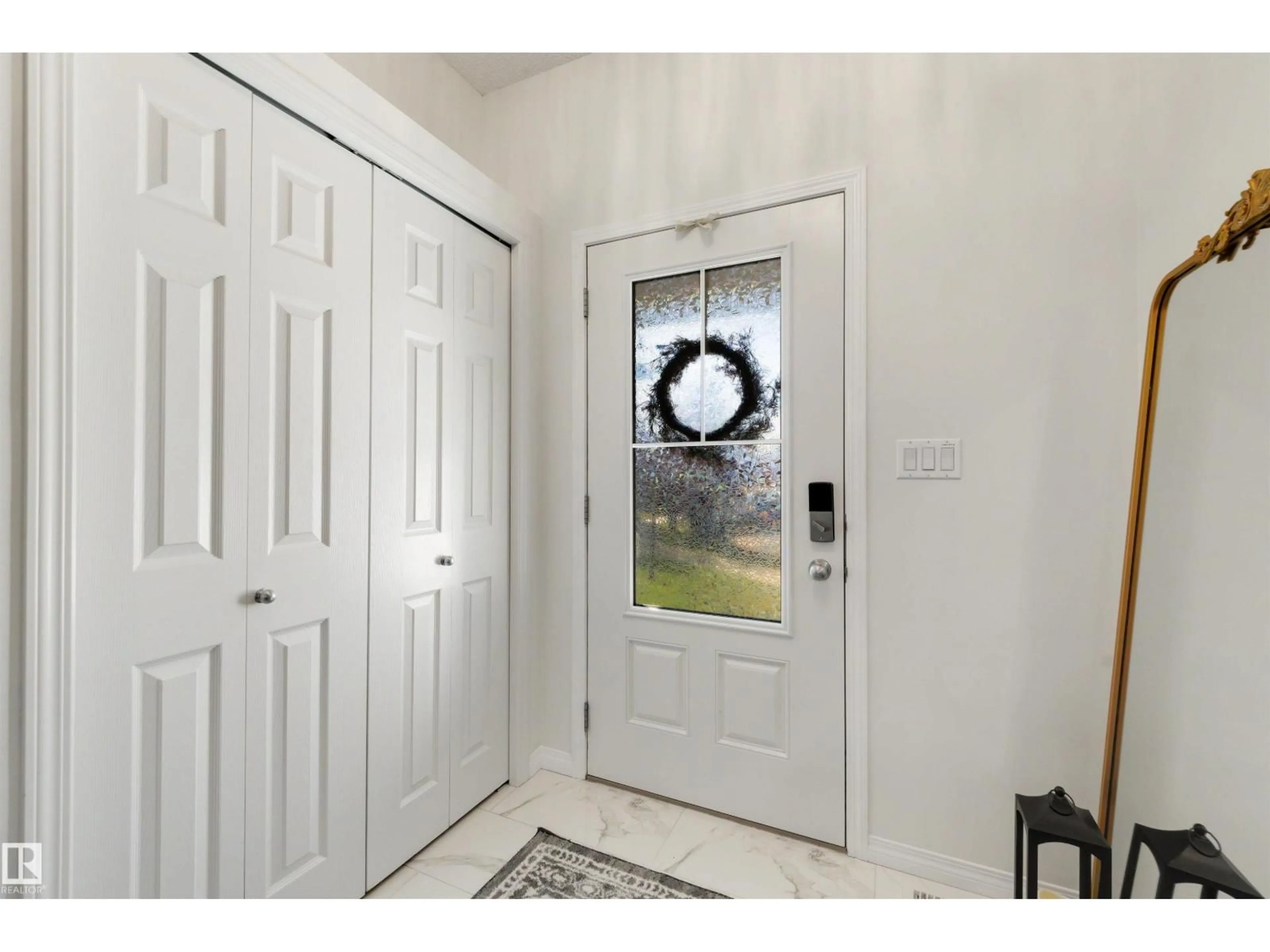 Indoor entryway for 3231 CHERRY CR, Edmonton Alberta T6X1Y5