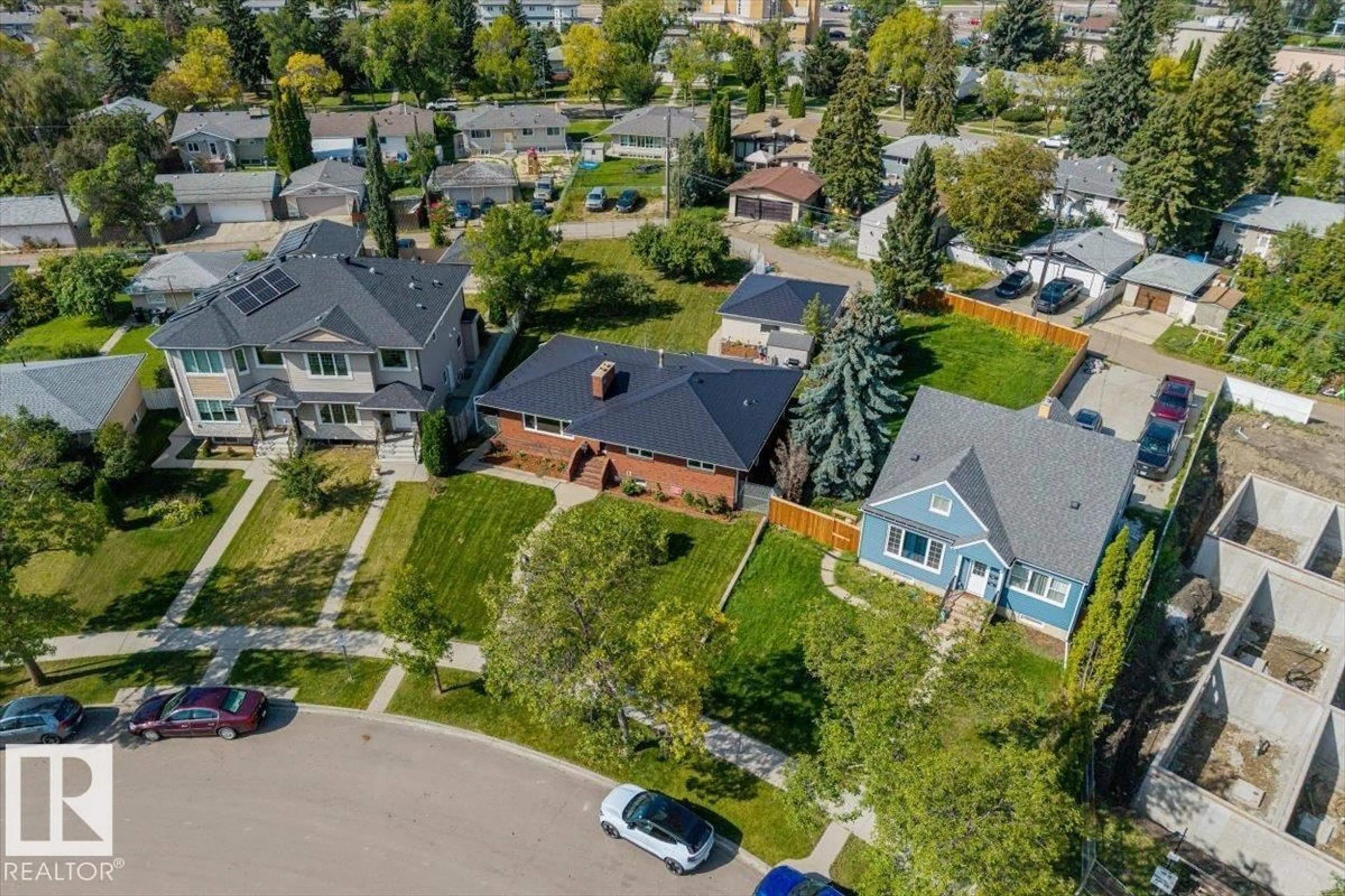 A pic from outside/outdoor area/front of a property/back of a property/a pic from drone, street for 11440 104 ST NW, Edmonton Alberta T5G2K9