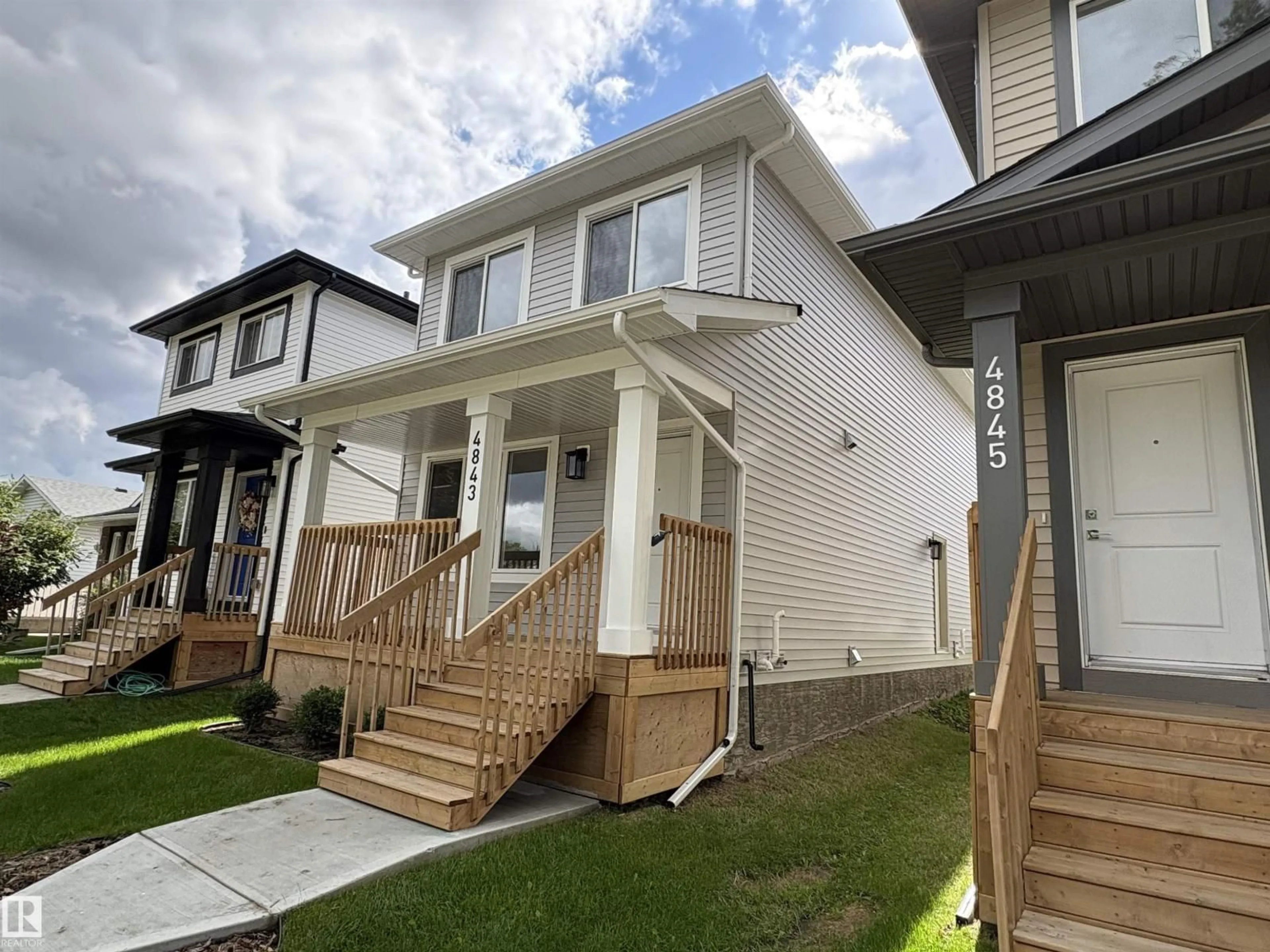 Home with vinyl exterior material, street for 4843 115 AV, Edmonton Alberta T5W0W3
