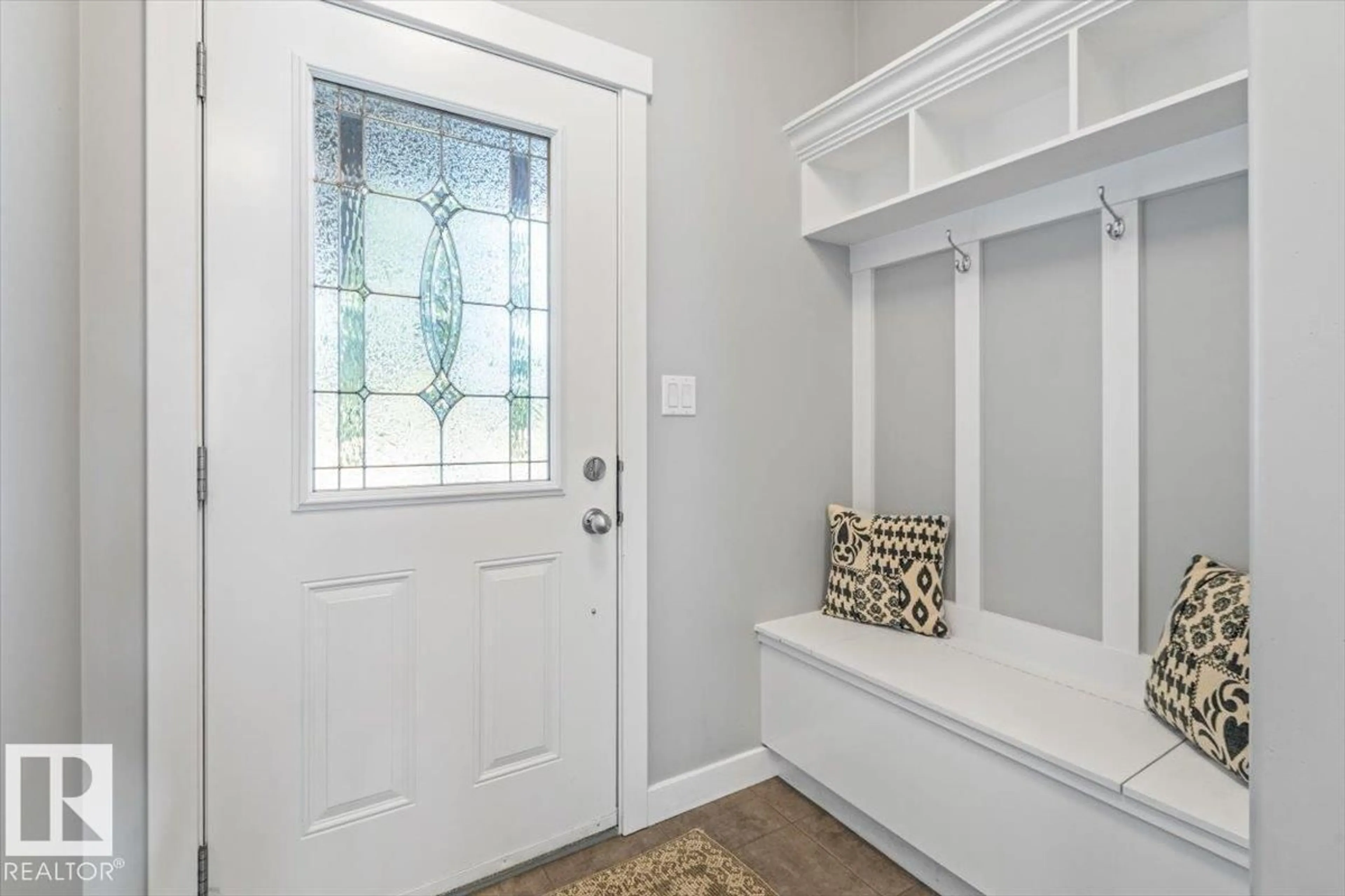 Indoor entryway for 16823 55 ST, Edmonton Alberta T5Y0R3