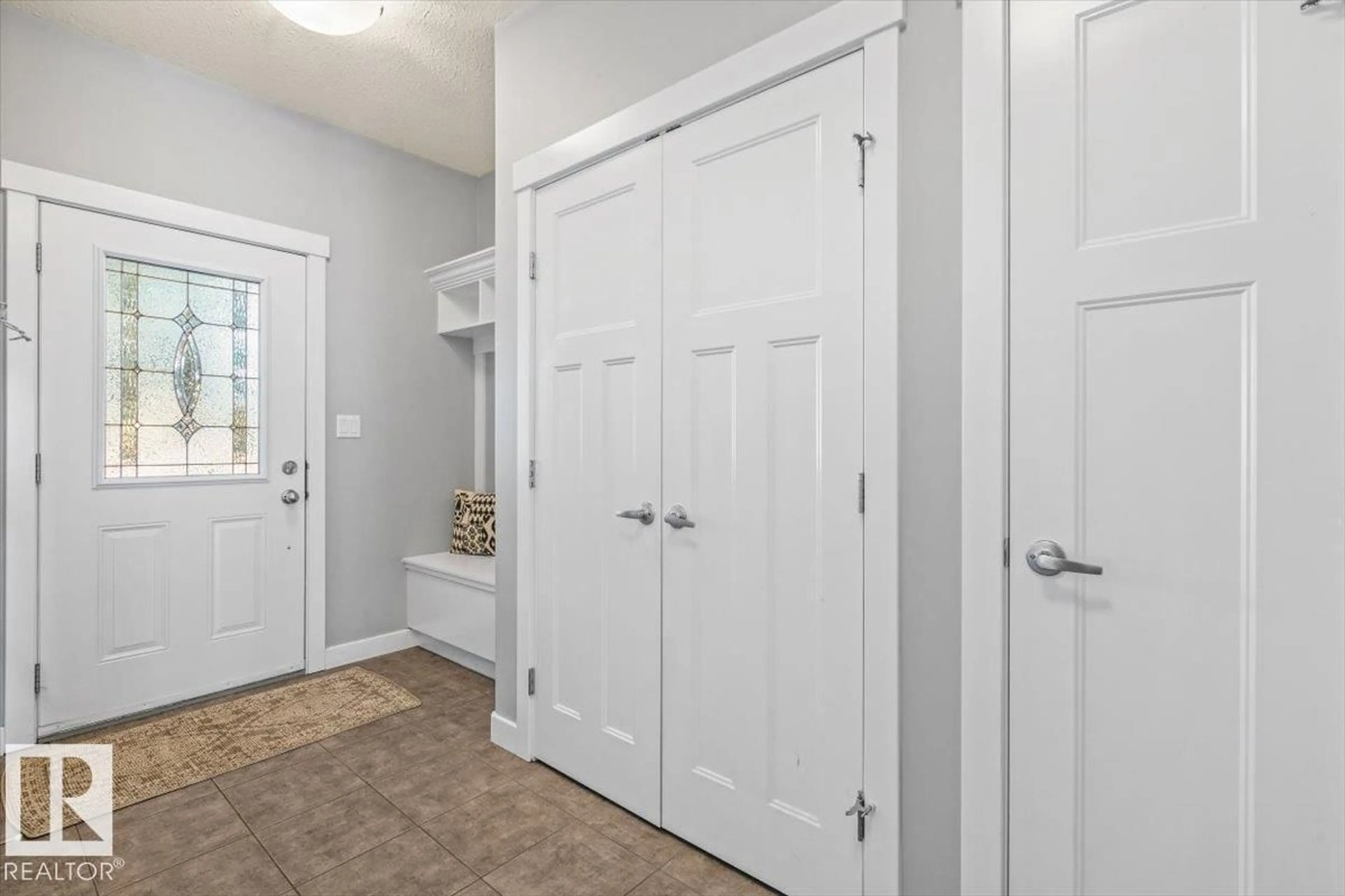 Indoor entryway for 16823 55 ST, Edmonton Alberta T5Y0R3