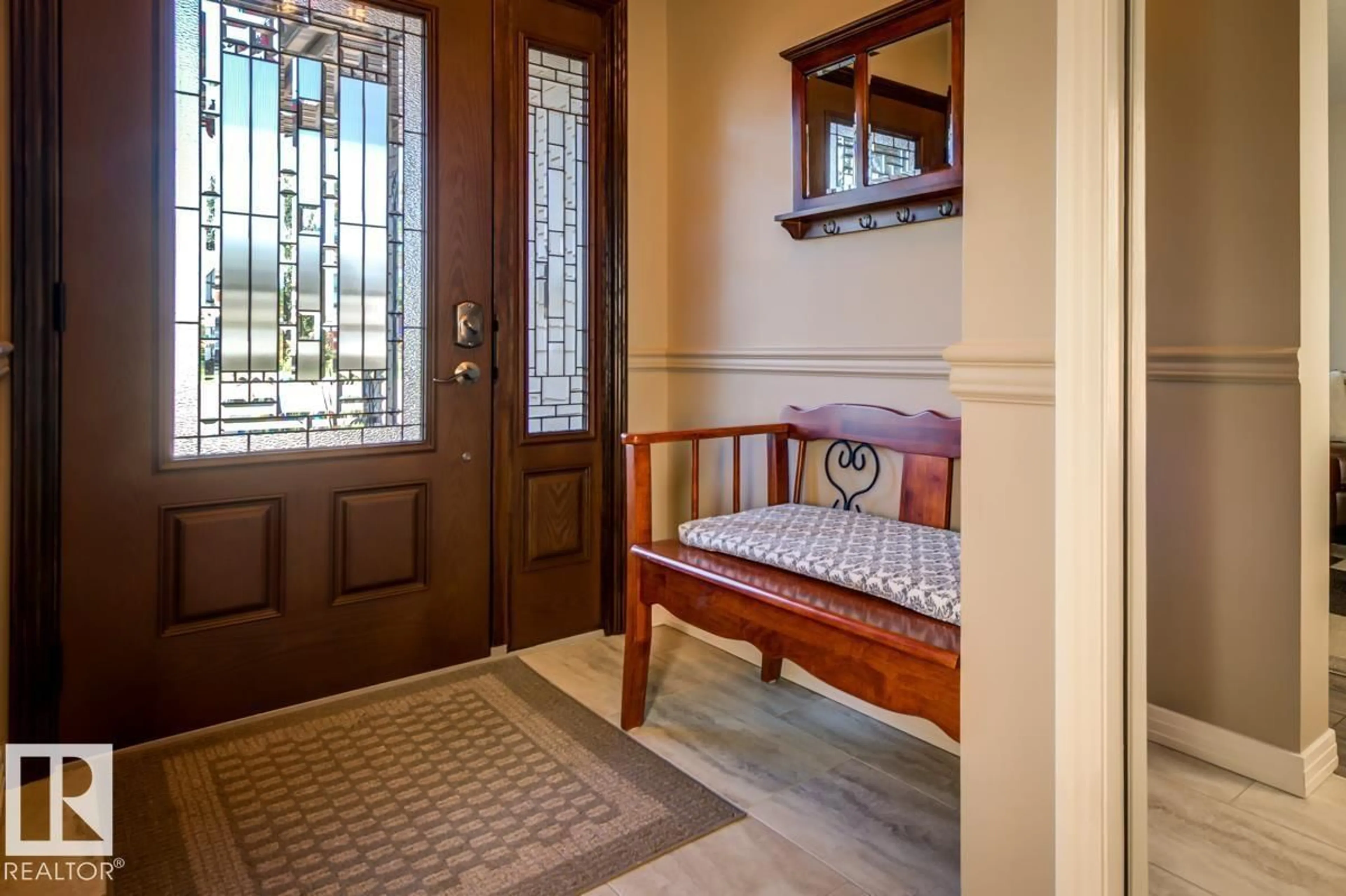 Indoor entryway for 18910 99 AV, Edmonton Alberta T5T3N1