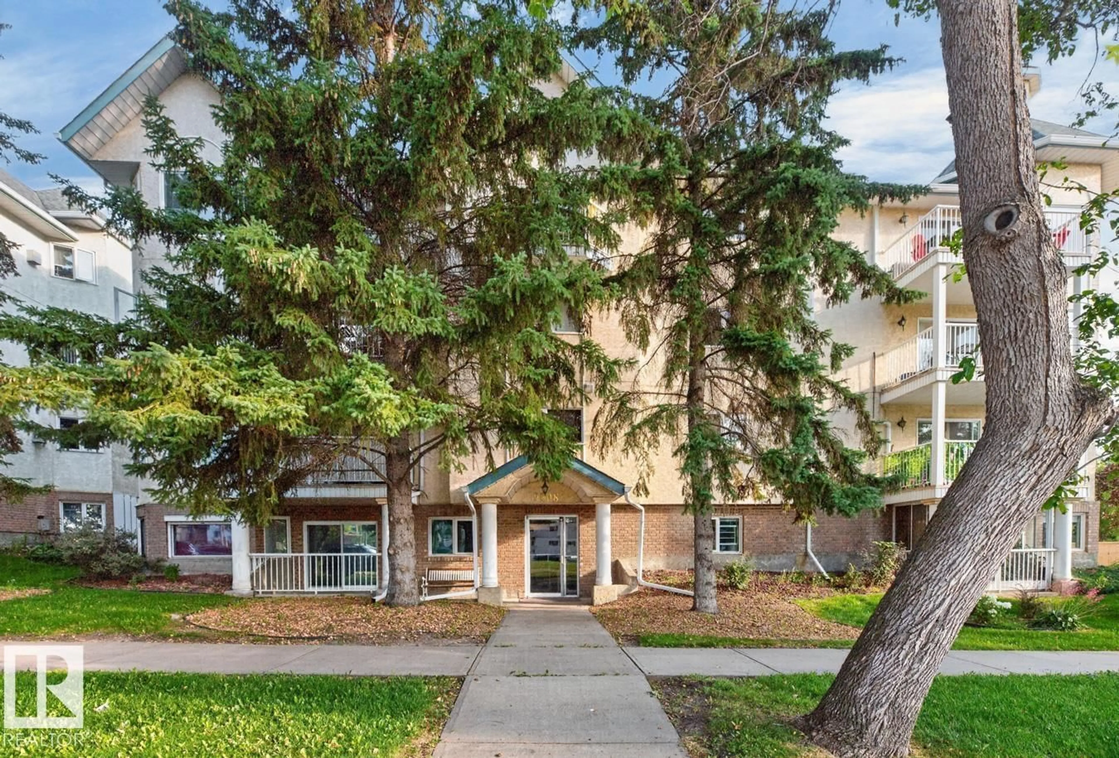 Unknown for 52 9908 80 AV NW, Edmonton Alberta T6E6L7