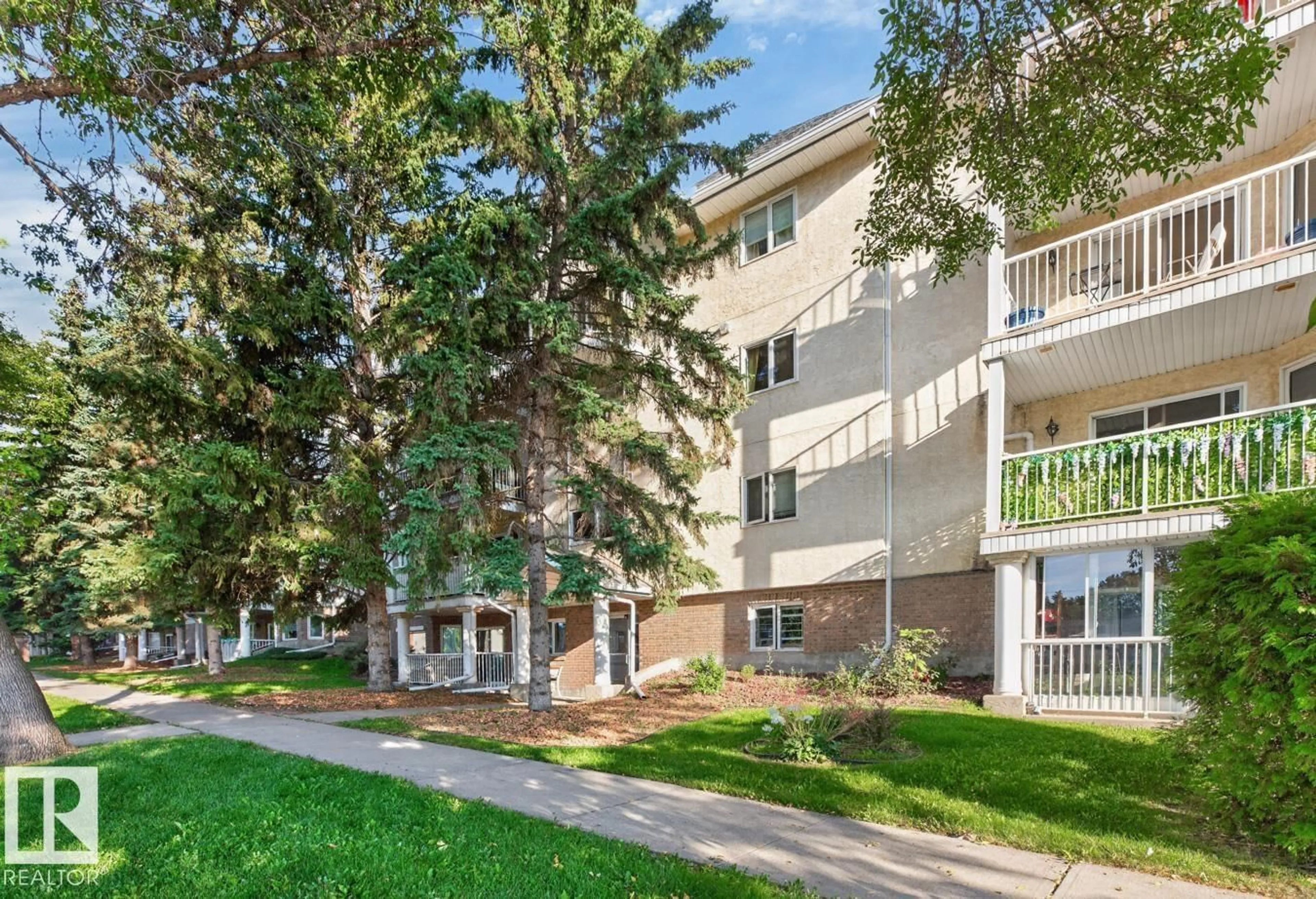 Patio, mountain view for 52 9908 80 AV NW, Edmonton Alberta T6E6L7