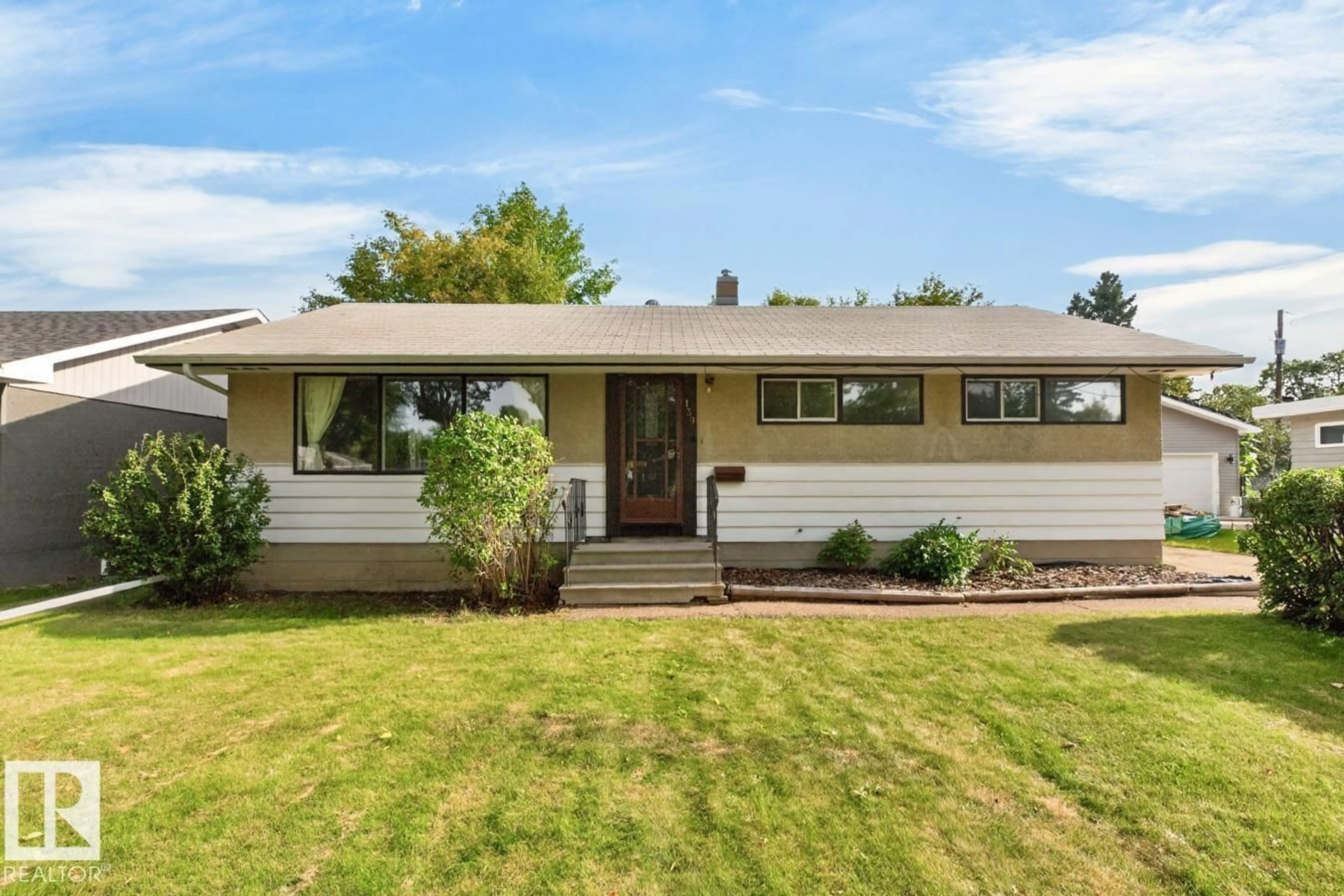 Home with vinyl exterior material, street for 139 JUNIPER AV, Sherwood Park Alberta T8A2C6