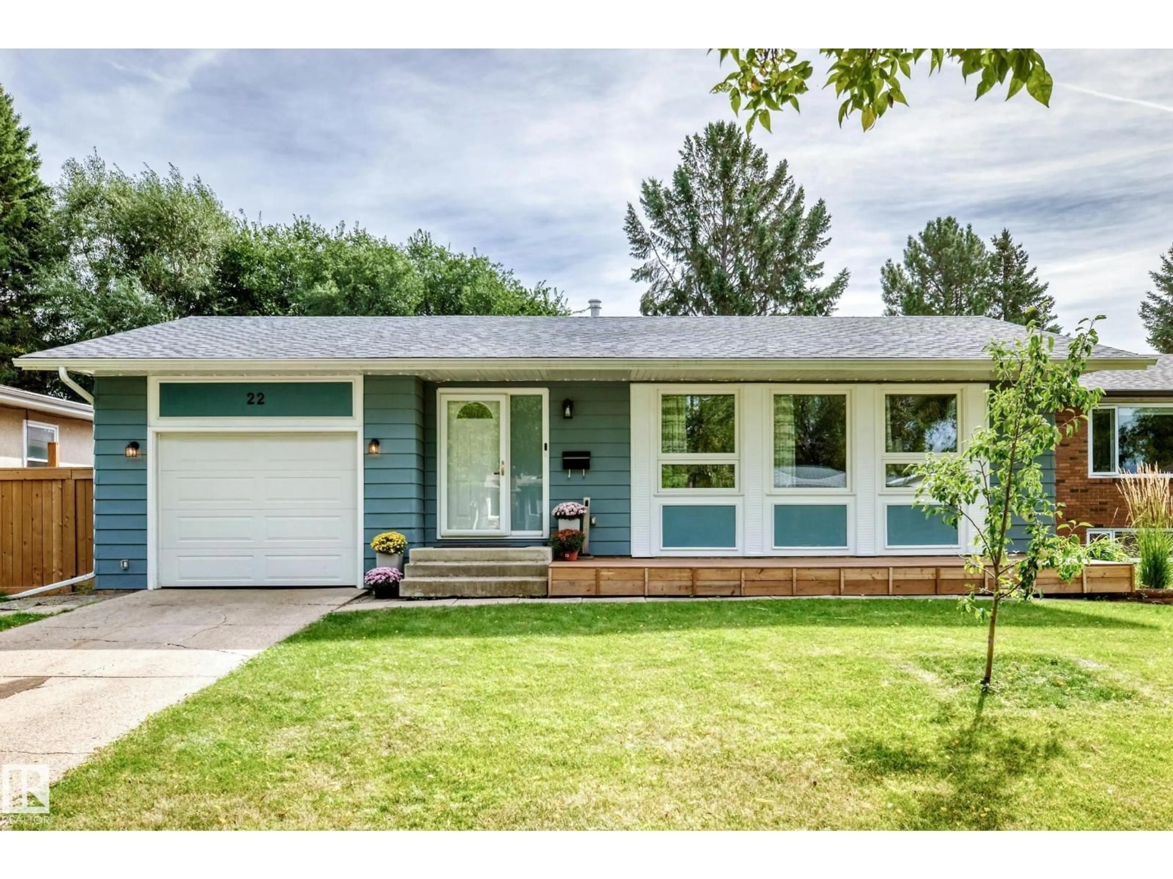 Home with vinyl exterior material, street for 22 AFTON CR, St. Albert Alberta T8N2T3