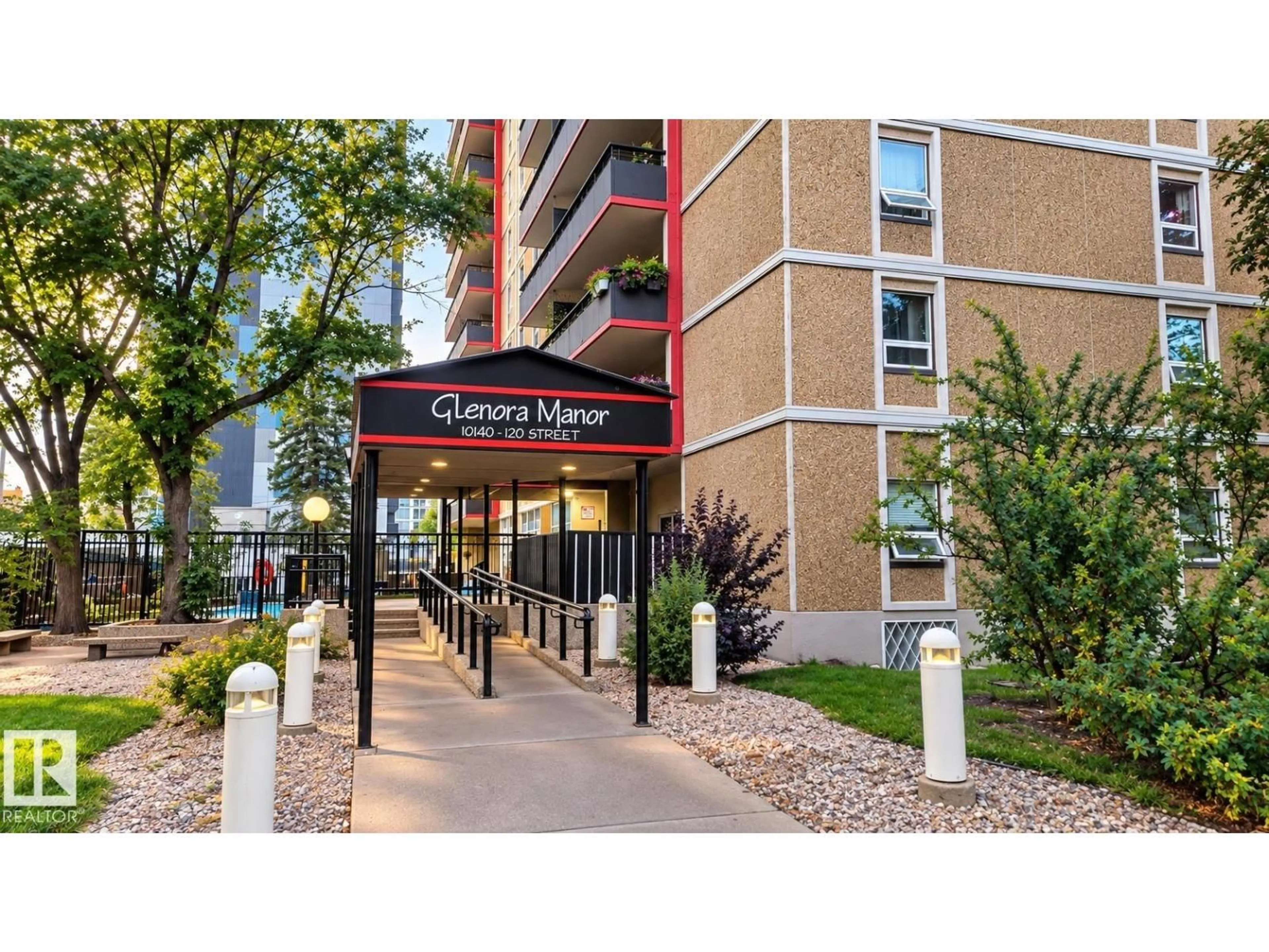 Indoor foyer for 10140 - 1007 120 ST NW, Edmonton Alberta T5K1Z8