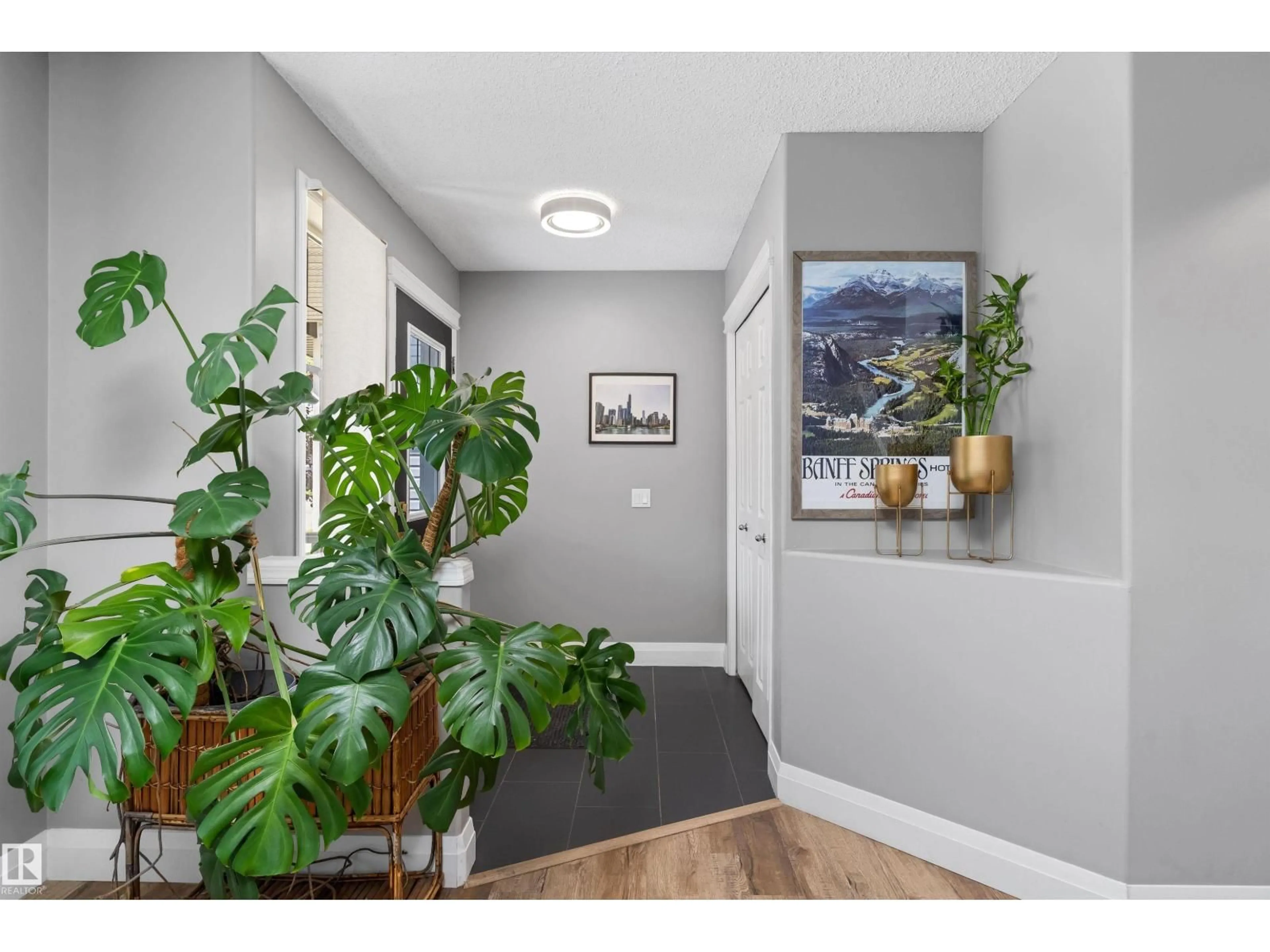 Indoor entryway for 4720 156 AV, Edmonton Alberta T5Y0B6