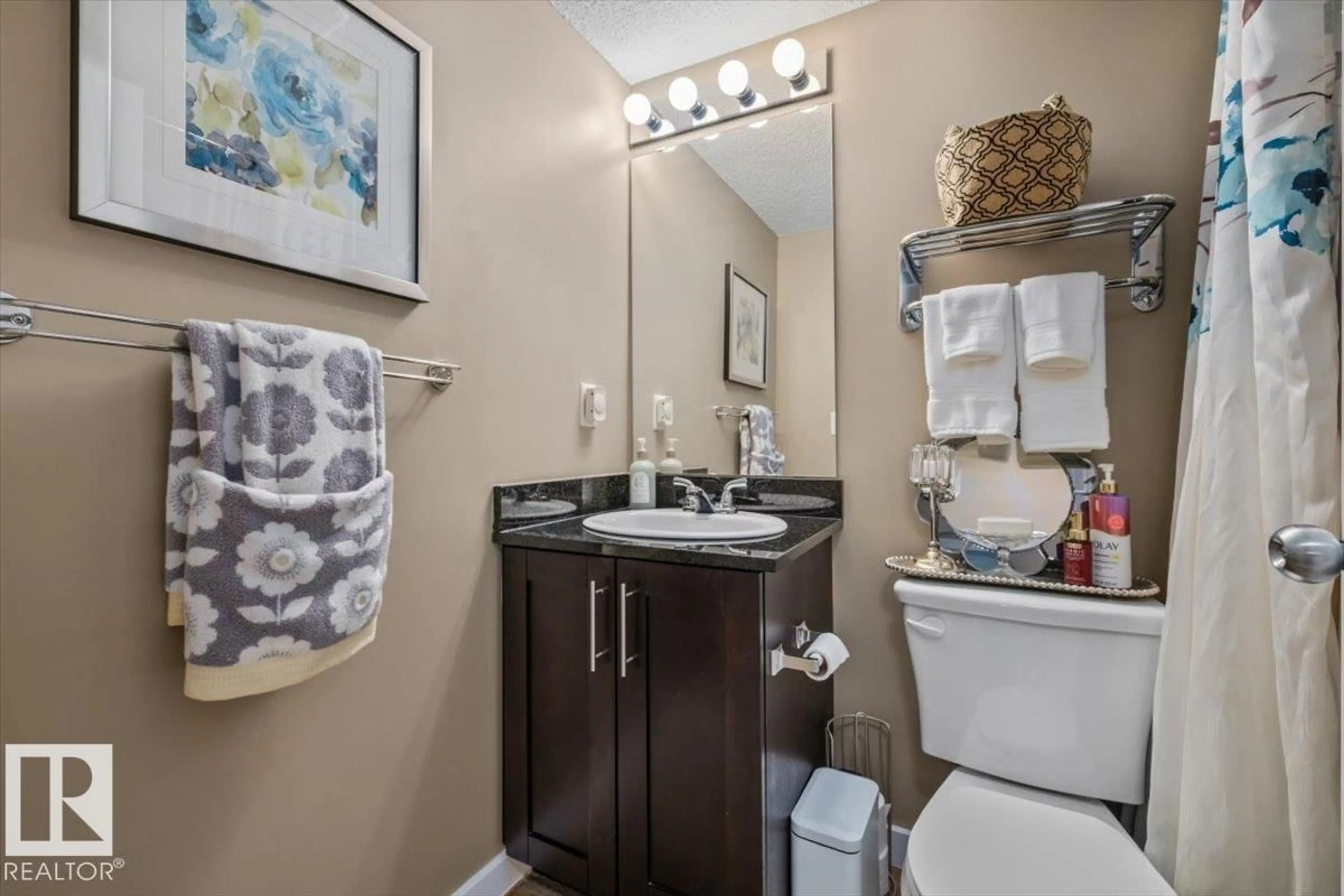 Standard bathroom, ceramic/tile floor for 5370 - 120 CHAPPELLE RD SW, Edmonton Alberta T6W3L5