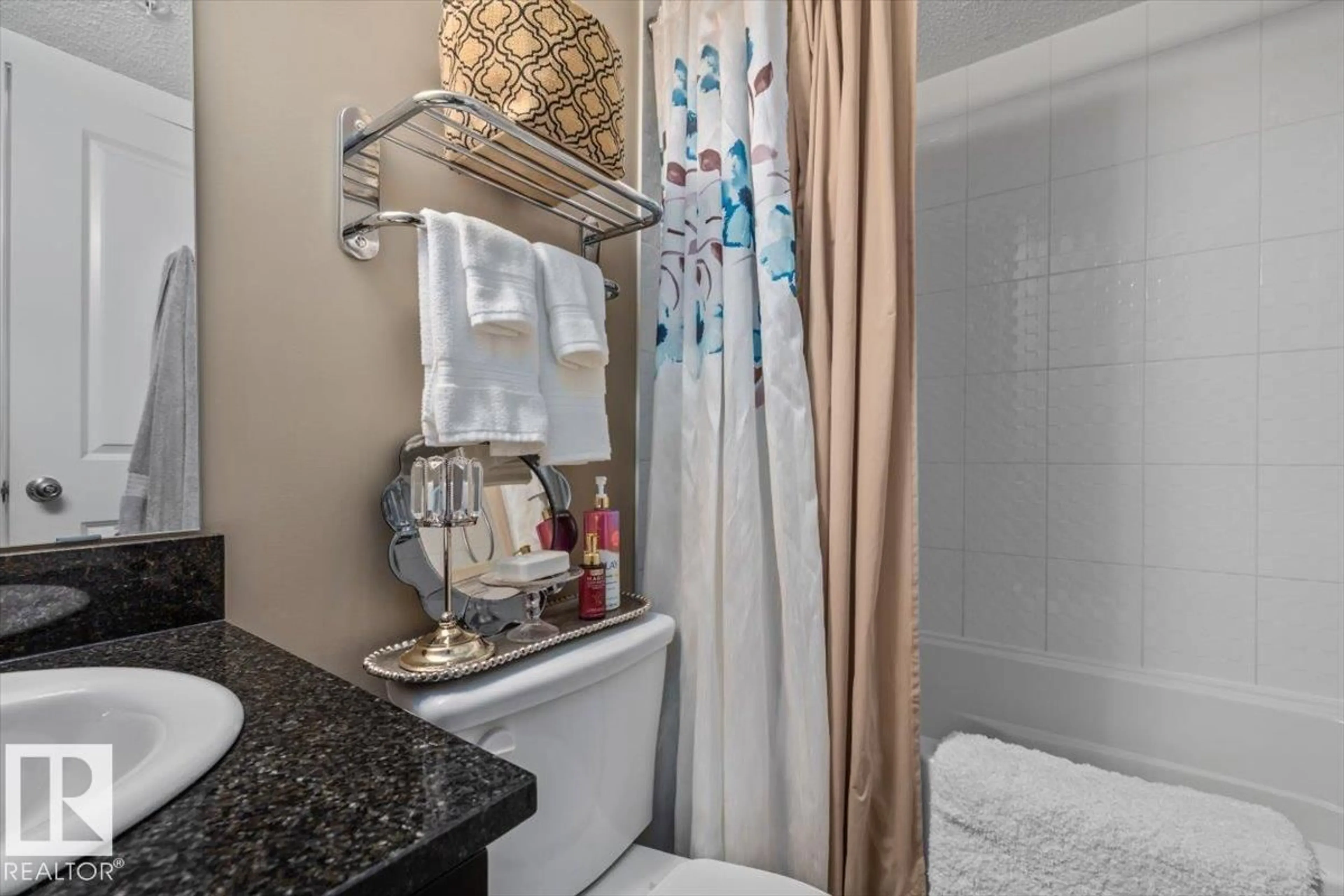 Standard bathroom, ceramic/tile floor for 5370 - 120 CHAPPELLE RD SW, Edmonton Alberta T6W3L5